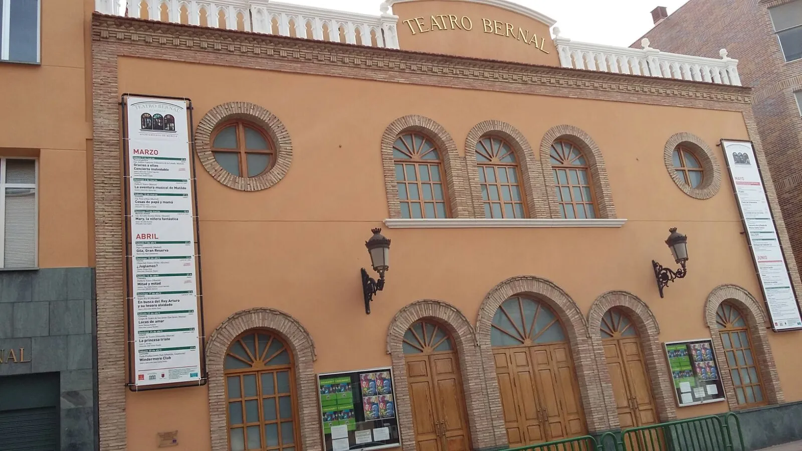 Photo showing: Se representa la fachada principal del teatro Bernal de El Palmar, Murcia