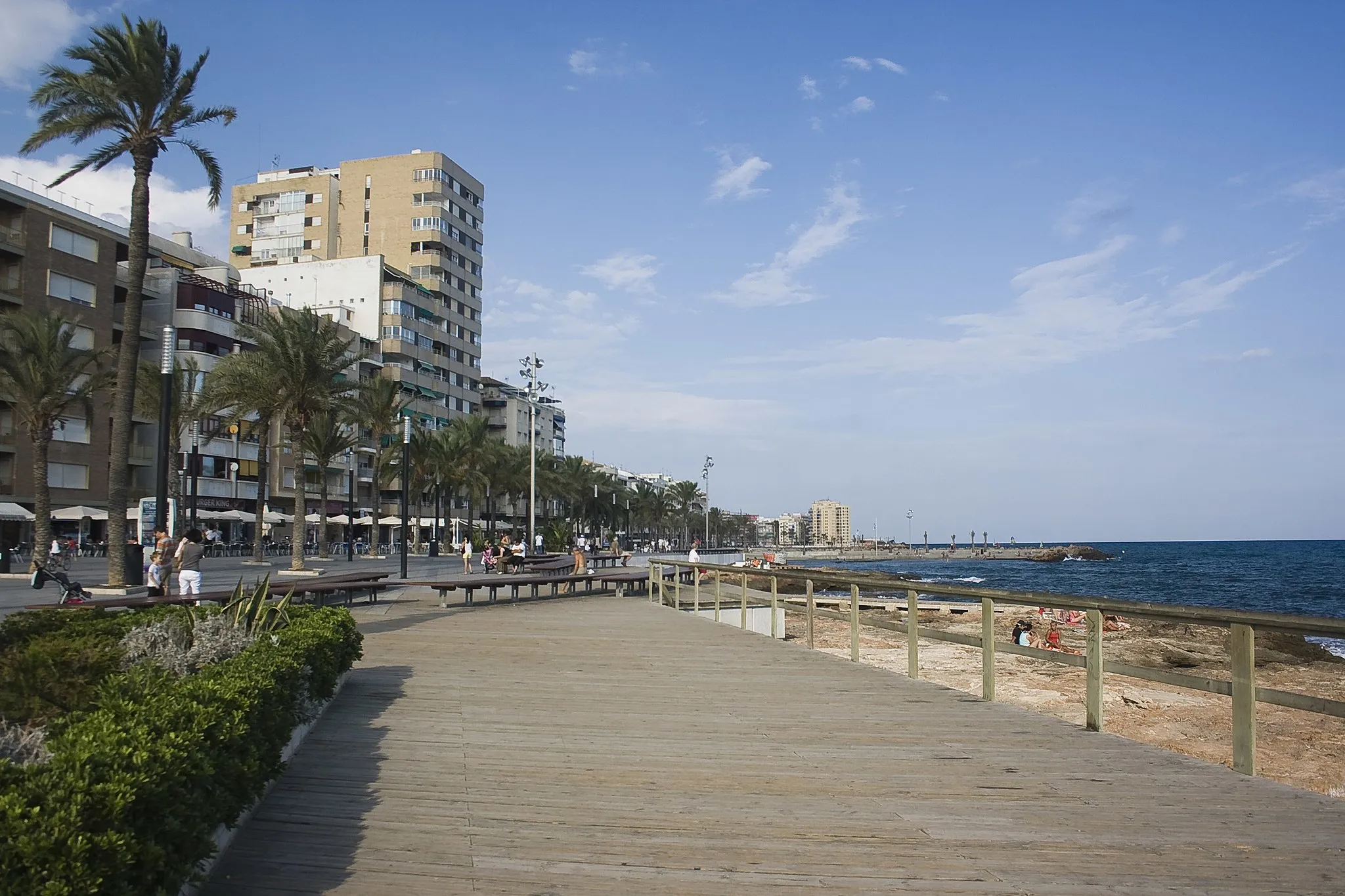 Photo showing: General view of the Juan Aparicio seafront, in Torrevieja, Alicante (Spain)