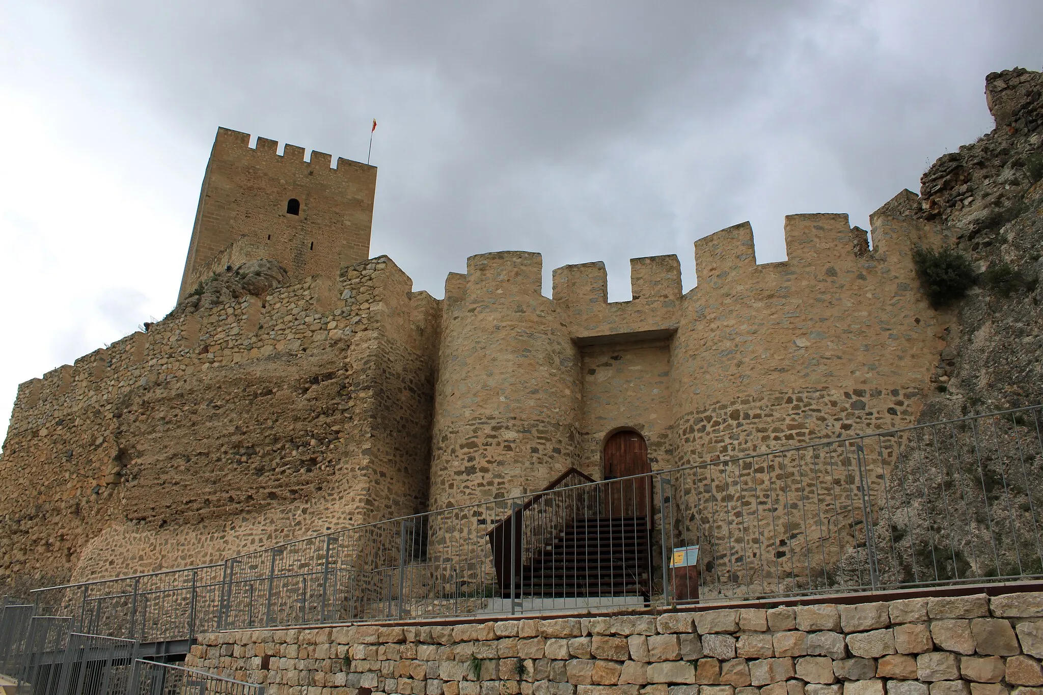 Photo showing: Castillo de Sax acceso principal. Sax, provincia de Alicante, Comunidad Valenciana.