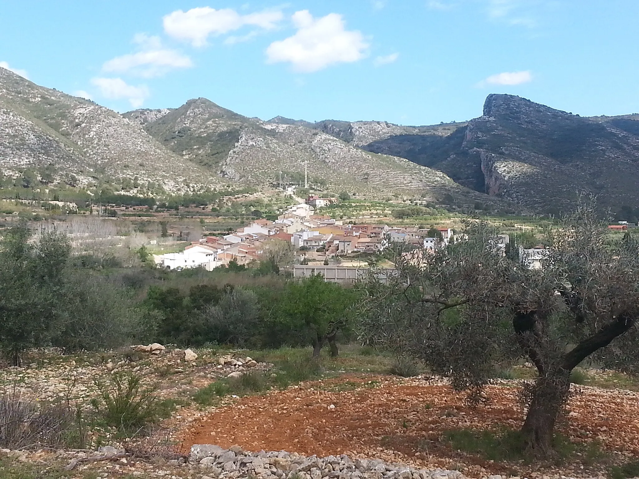Photo showing: Vista del pueblo de Pinet, Vall d'Albaida, Valencia, España desde el oeste