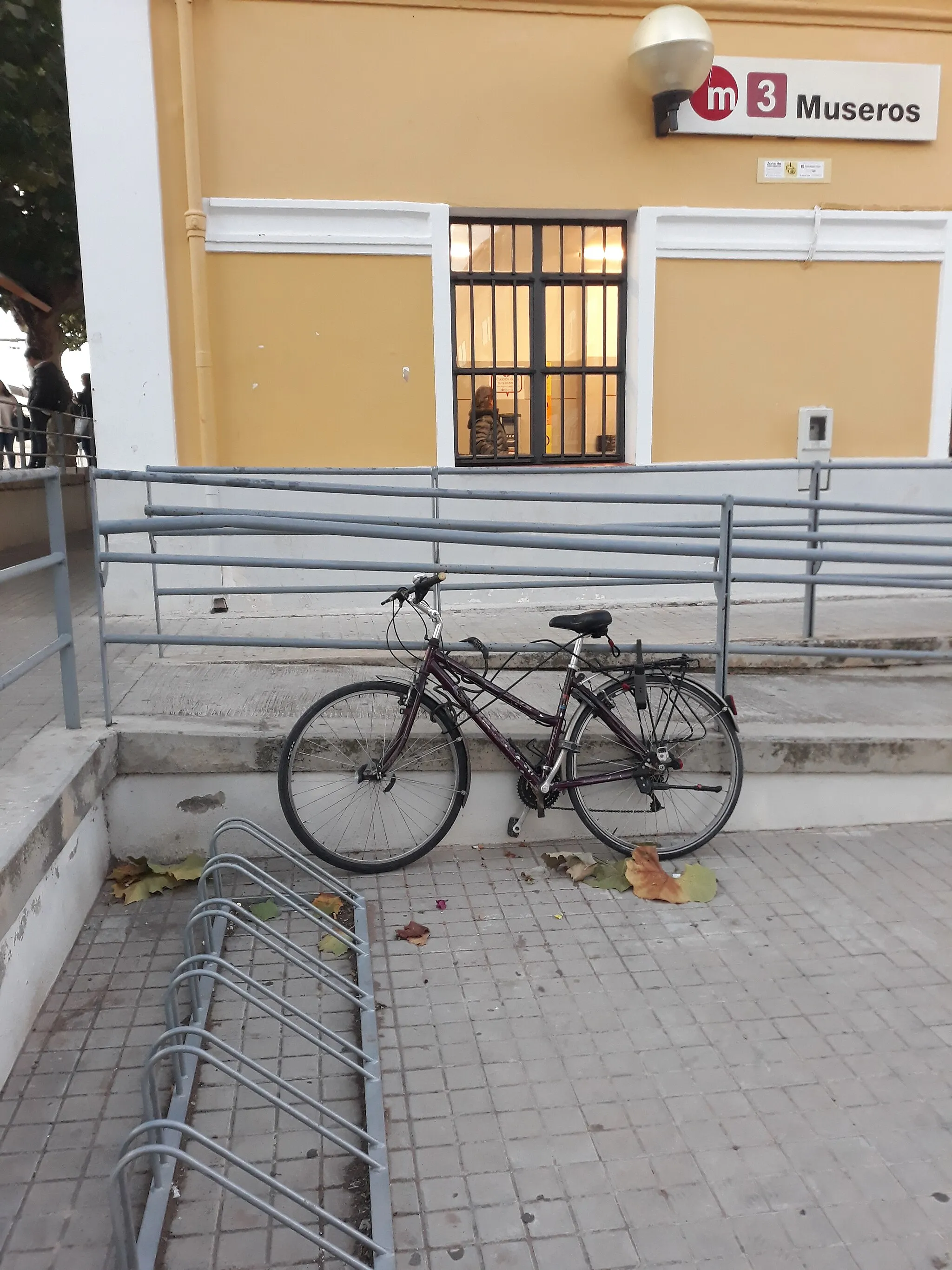 Photo showing: 2019-11-27 Bicicleta aparcada a l'estació de Museros
