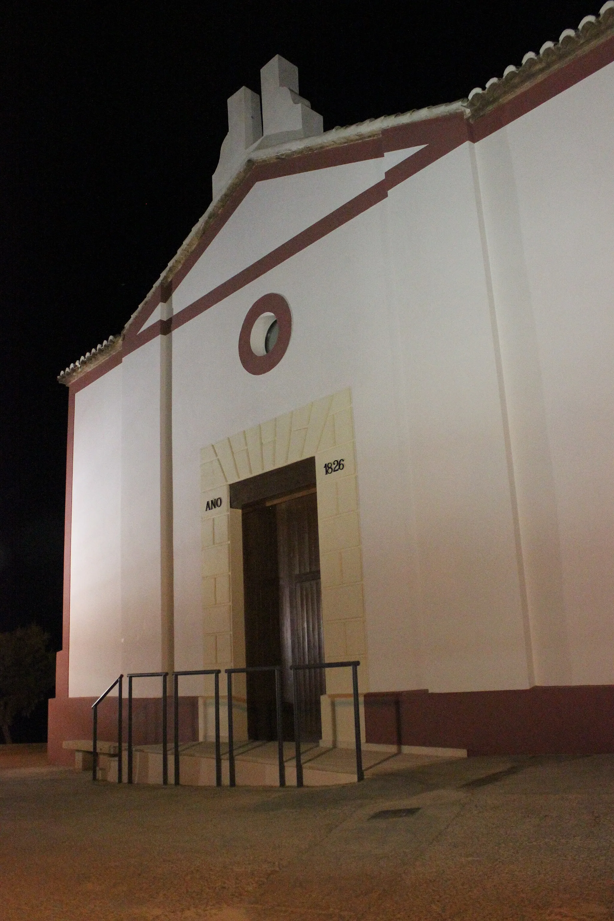 Photo showing: Front view of the San Pedro shrine, at Agost