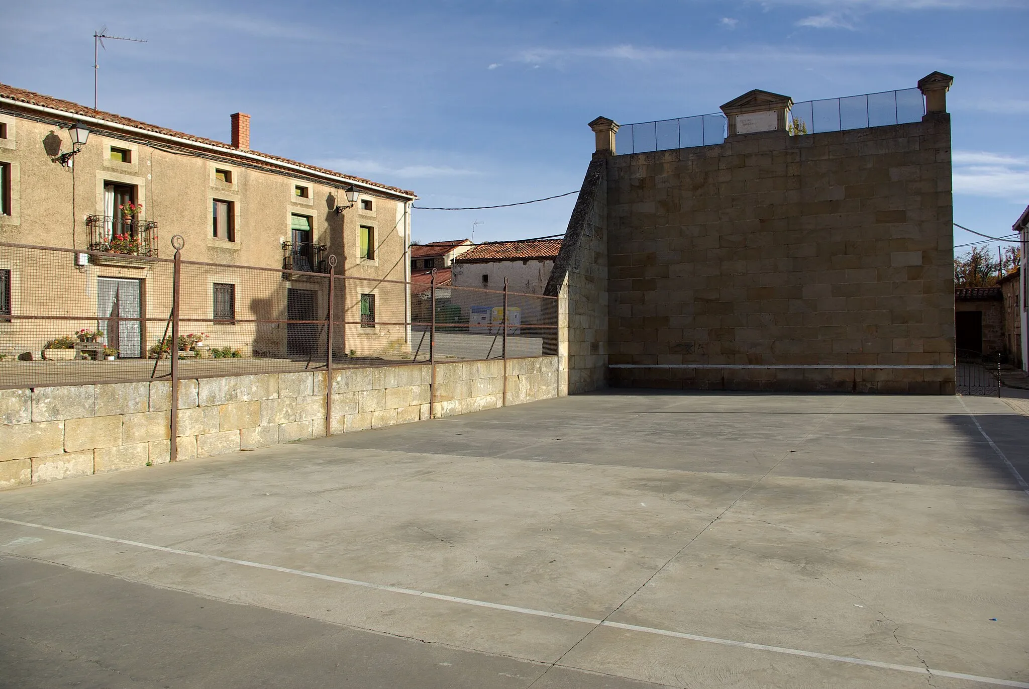 Photo showing: Frontón (pelota court) in El Royo (Soria, Spain)