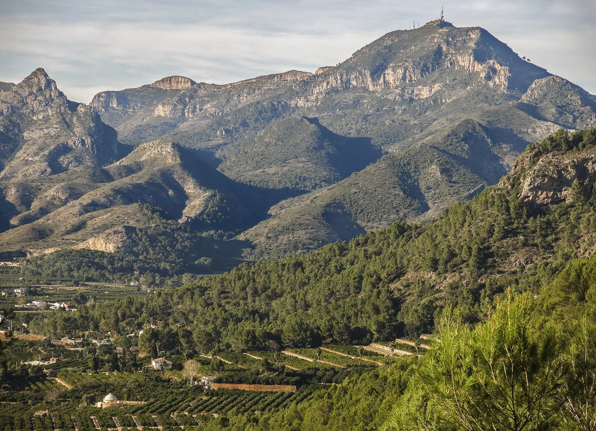 Photo showing: El Morabet (el terme té el seu origen en com es designava al musulmà que feia vida semblant a la dels ermitans), situat al pla de Marxuquera, al costat de la carretera d'Albaida, al municipi de Gandia, a la comarca de La Safor, al País valencià. Està catalogat com bé d'interès cultural, segons consta a la Direcció General de Patrimoni cultural de la Conselleria de Turisme, Cultura i Esport de la Generalitat Valenciana, amb número d'anotació ministerial RI-51-0004719 i data de disposició 11 d'octubre de 1982.