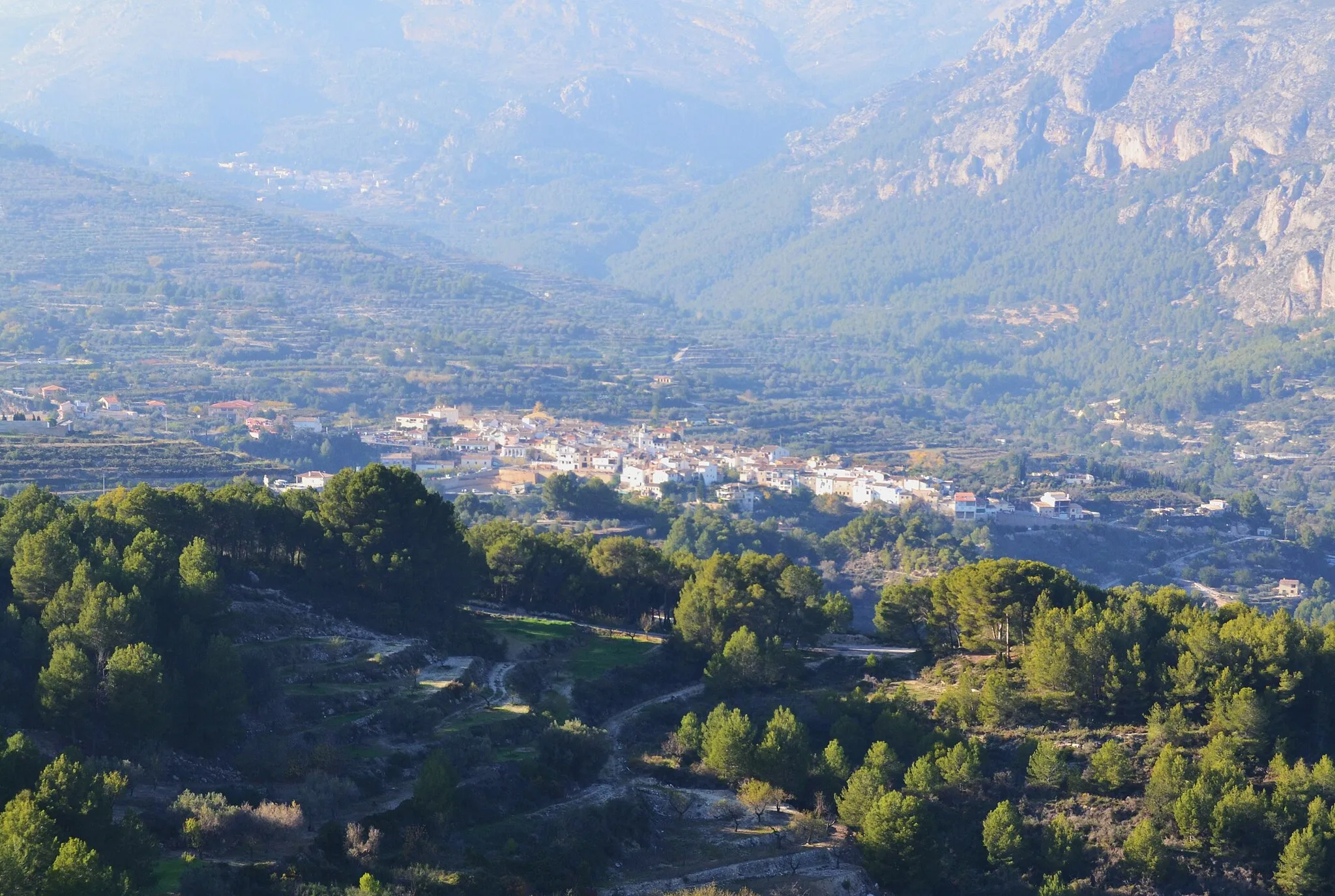 Photo showing: Vista de Beniardà des del mirador de la penya del Cullerot.