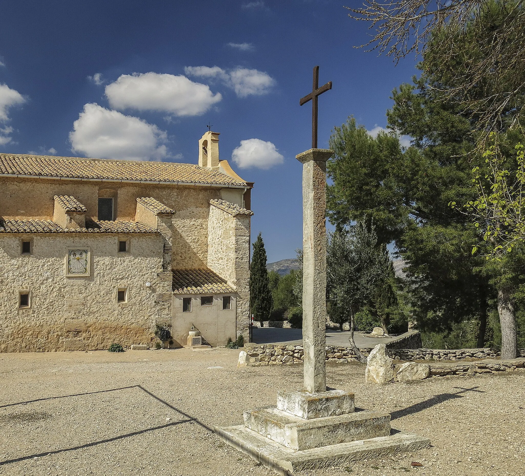 Photo showing: El Camp de Mirra (en castellà: Campo de Mirra, oficialment Campo de Mirra/el Camp de Mirra) és una població del País Valencià, constituïda com a municipi i popularment coneguda com el Campet. Pertany a la subcomarca de la Vall de Biar, que s'inclou a la DTH de tercer grau de l'Alt Vinalopó donada l'ordenació establerta per la Generalitat Valenciana. (Viquipèdia)