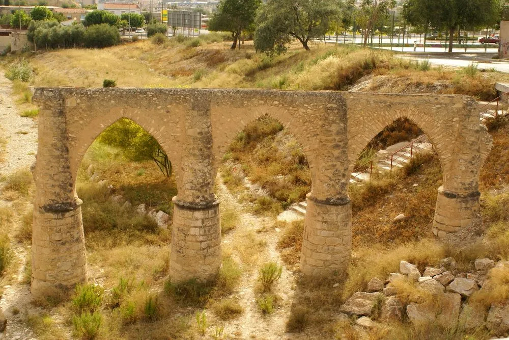 Photo showing: Acueducto morisco en el barrio de San Rafael de Petrel (Alicante, España).