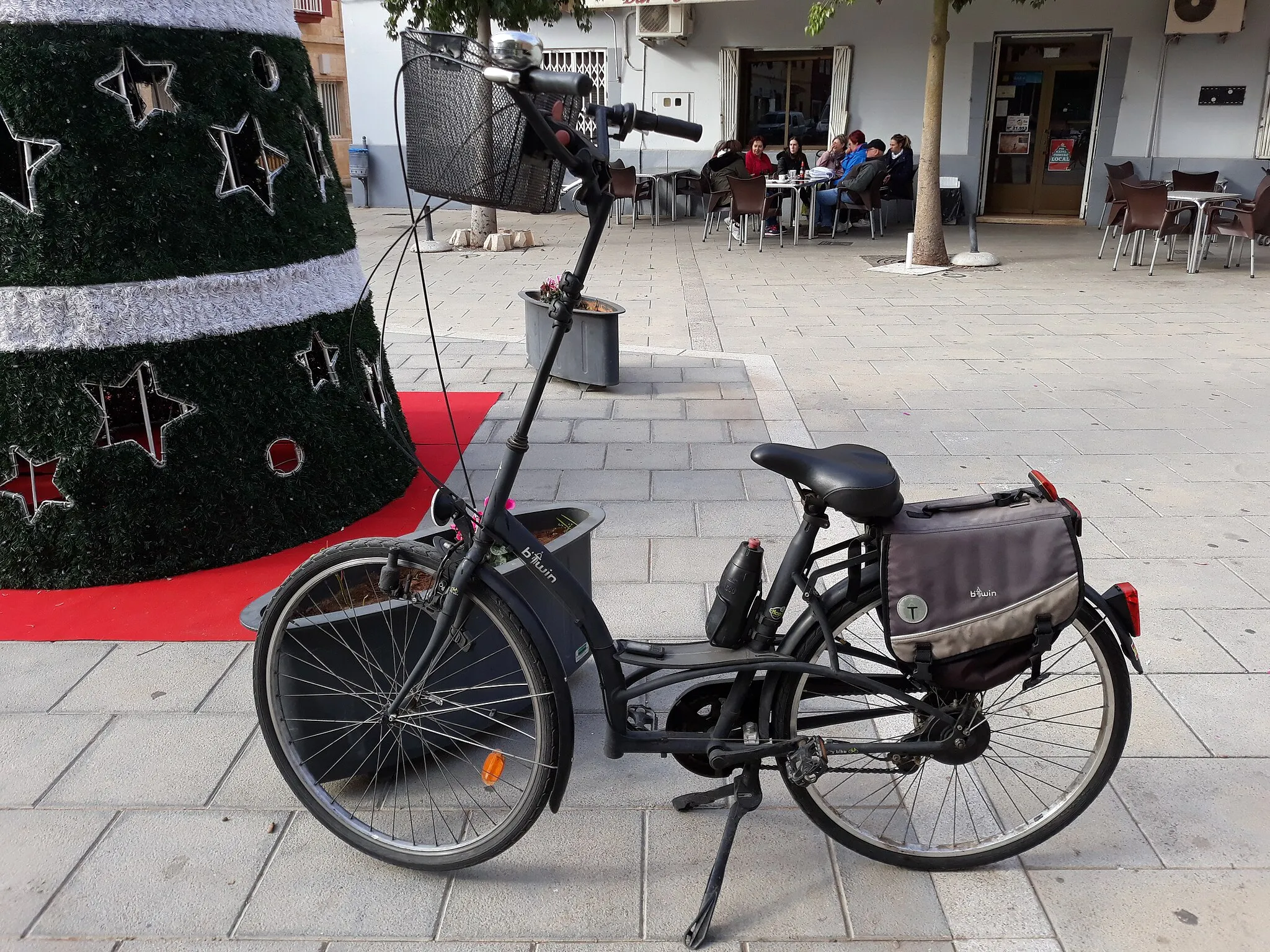 Photo showing: 2019-12-30 Bicicleta amb la tija del manillar especialment llarga, Rafelguaraf