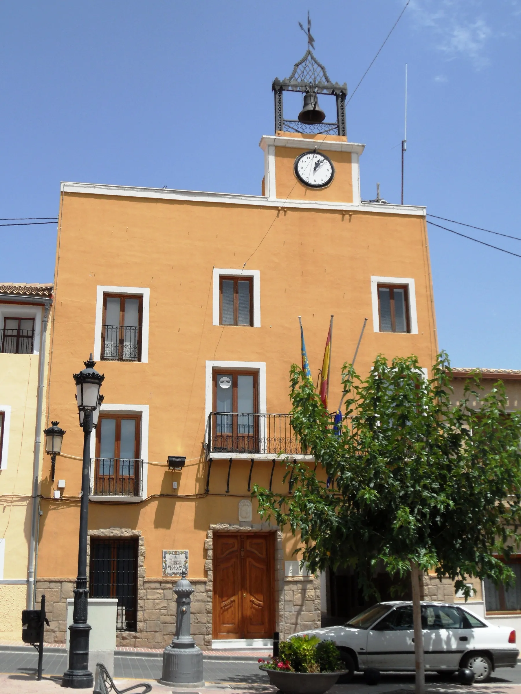 Photo showing: Ayuntamiento de Salinas.