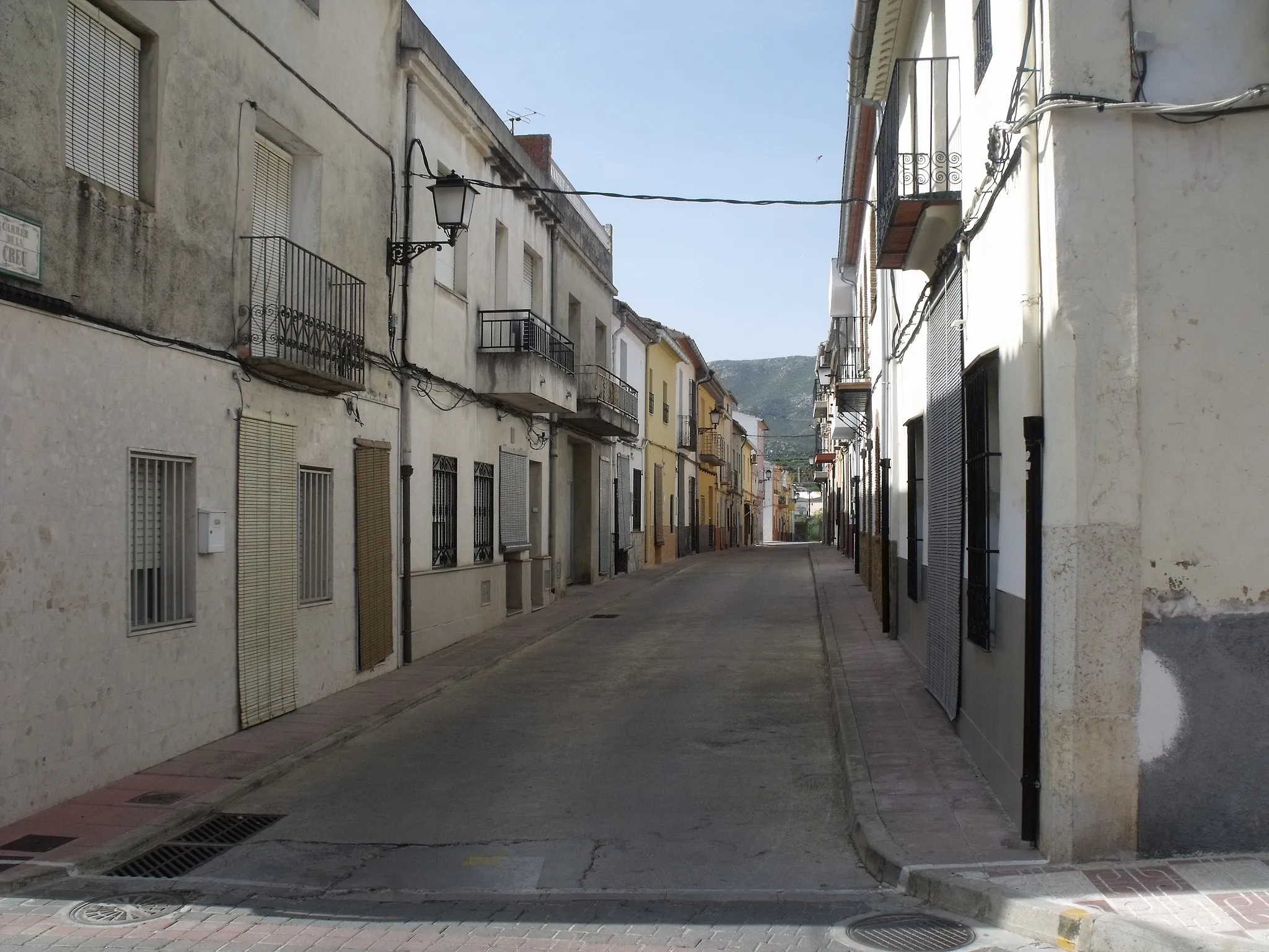 Photo showing: Almiserat, calle del pueblo