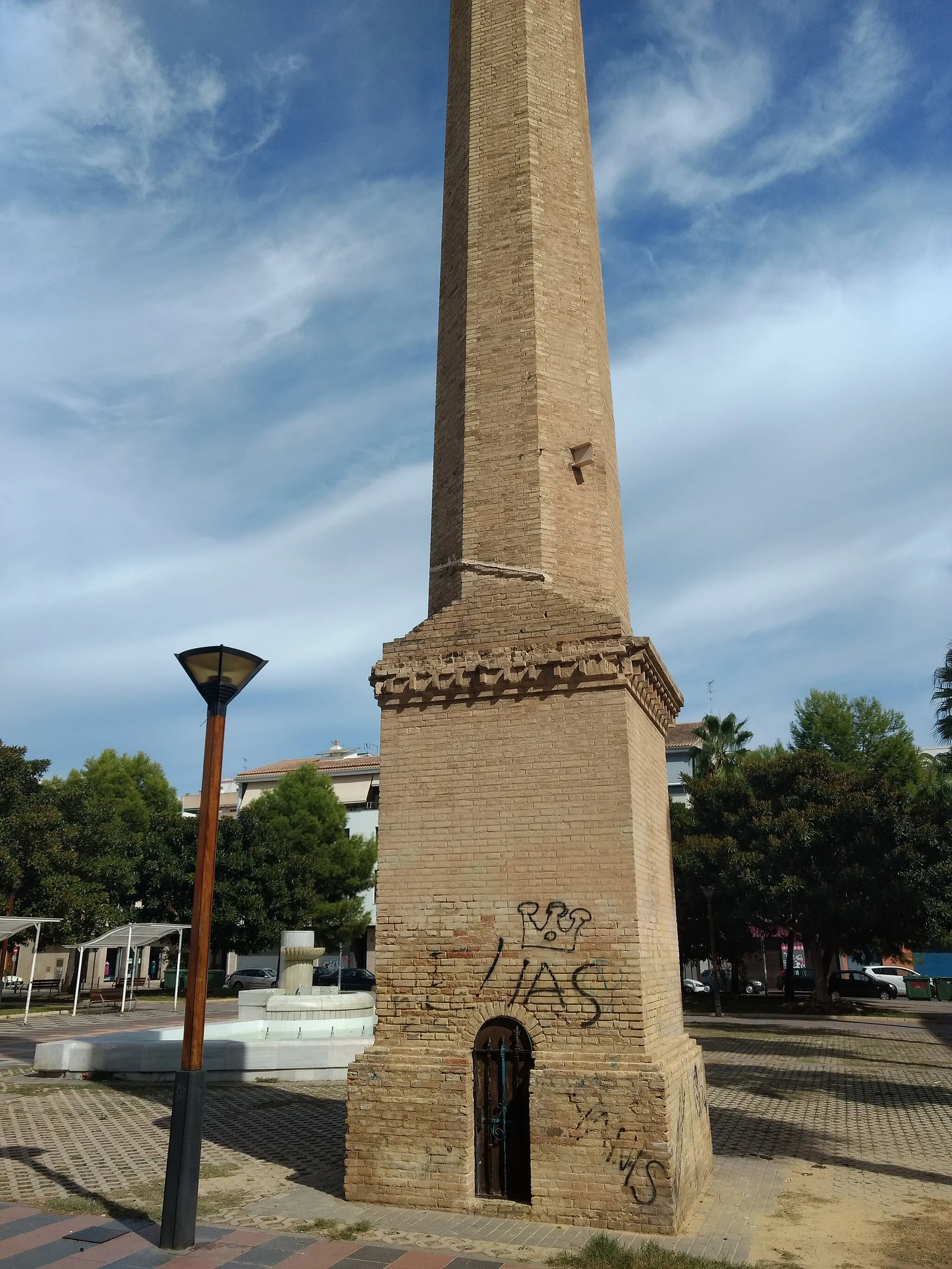 Photo showing: Coincideix amb les indicacions al mapa del BRL de la Fàbrica de taulers La Xapa (Benetússer)