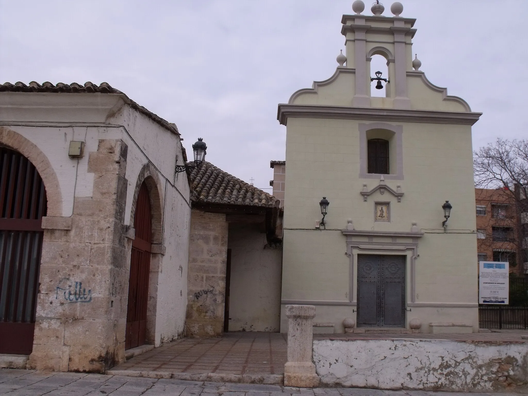 Photo showing: Ermita de Sant Roc i edificis del pati de les Sitges. Burjassot (Espanya).