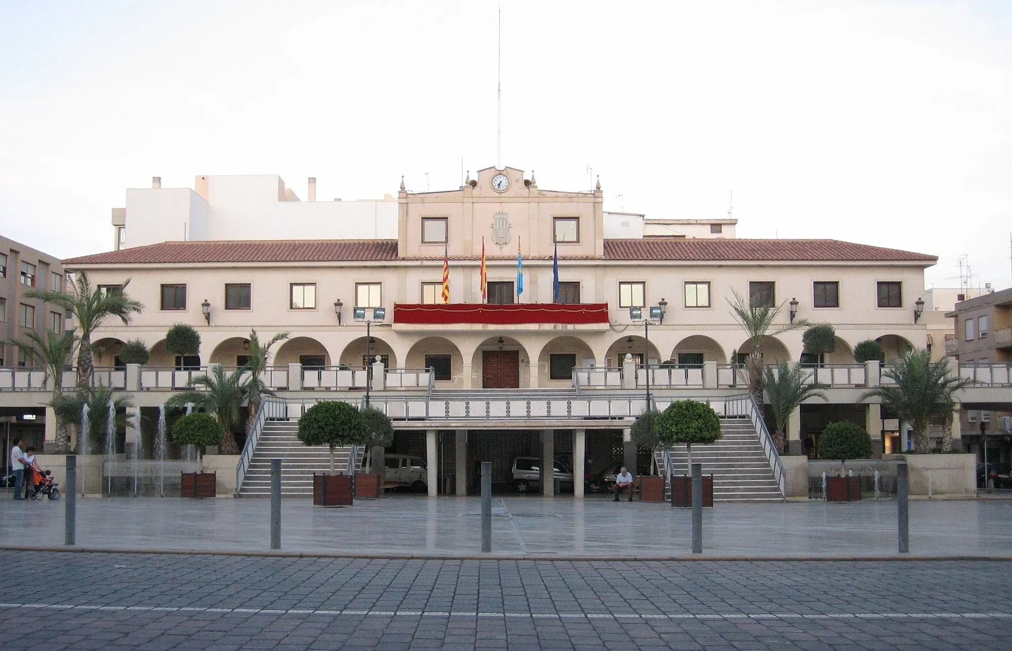 Photo showing: Vista del Ayuntamiento de Guardamar del Segura (Alicante, España).

Autor: Rodriguillo
Fecha: 15/10/2006