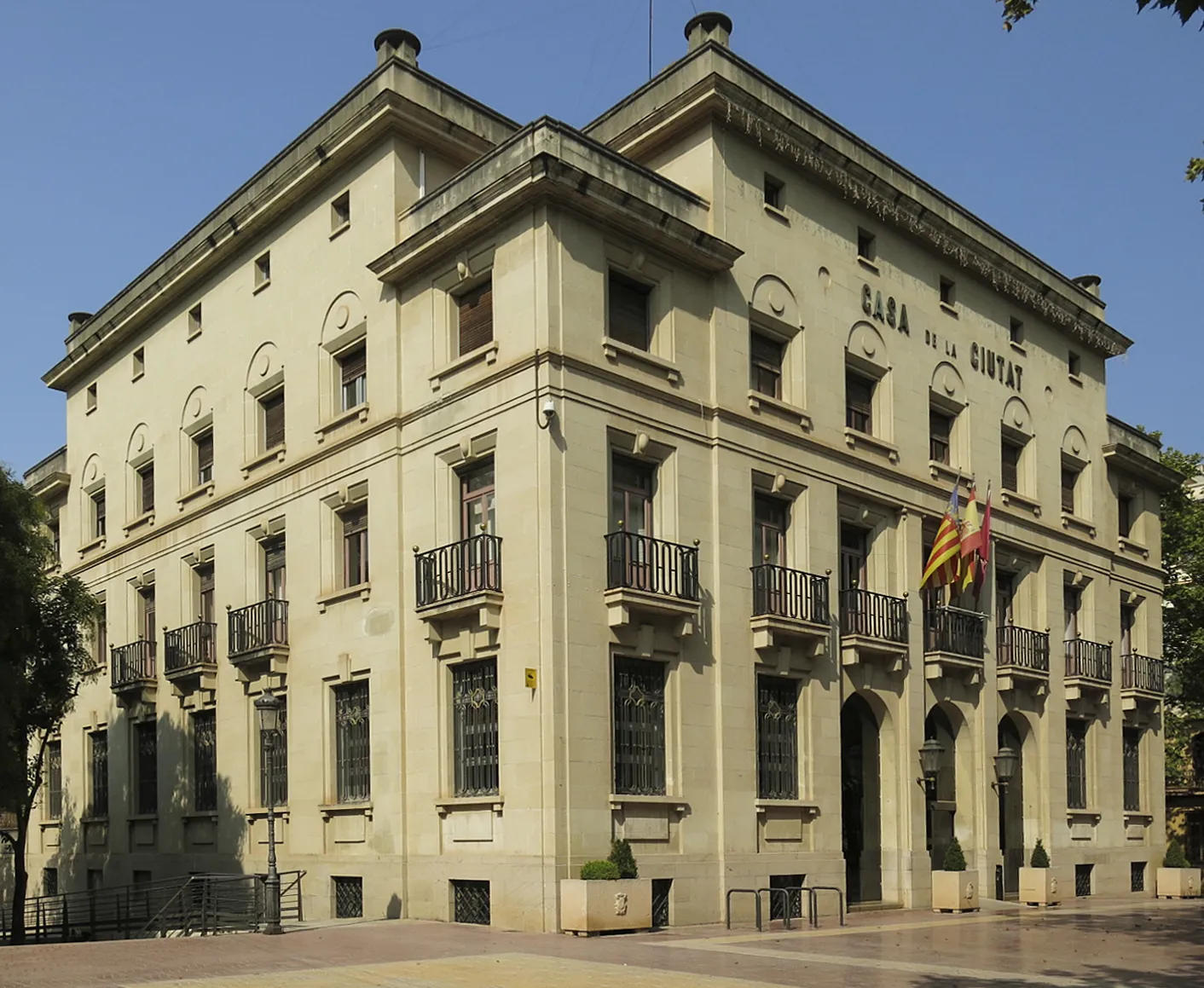 Photo showing: Xàtiva és una ciutat del País Valencià, capital de la comarca de la Costera. Té uns 30.000 habitants i conforma una Àrea Urbana Integrada (AUI) amb 10 municipis molt propers de més de 50.000 habitants. El seu reconeixement com a ciutat data del 1347 i és dels més antics que es coneixen. (Viquipèdia)