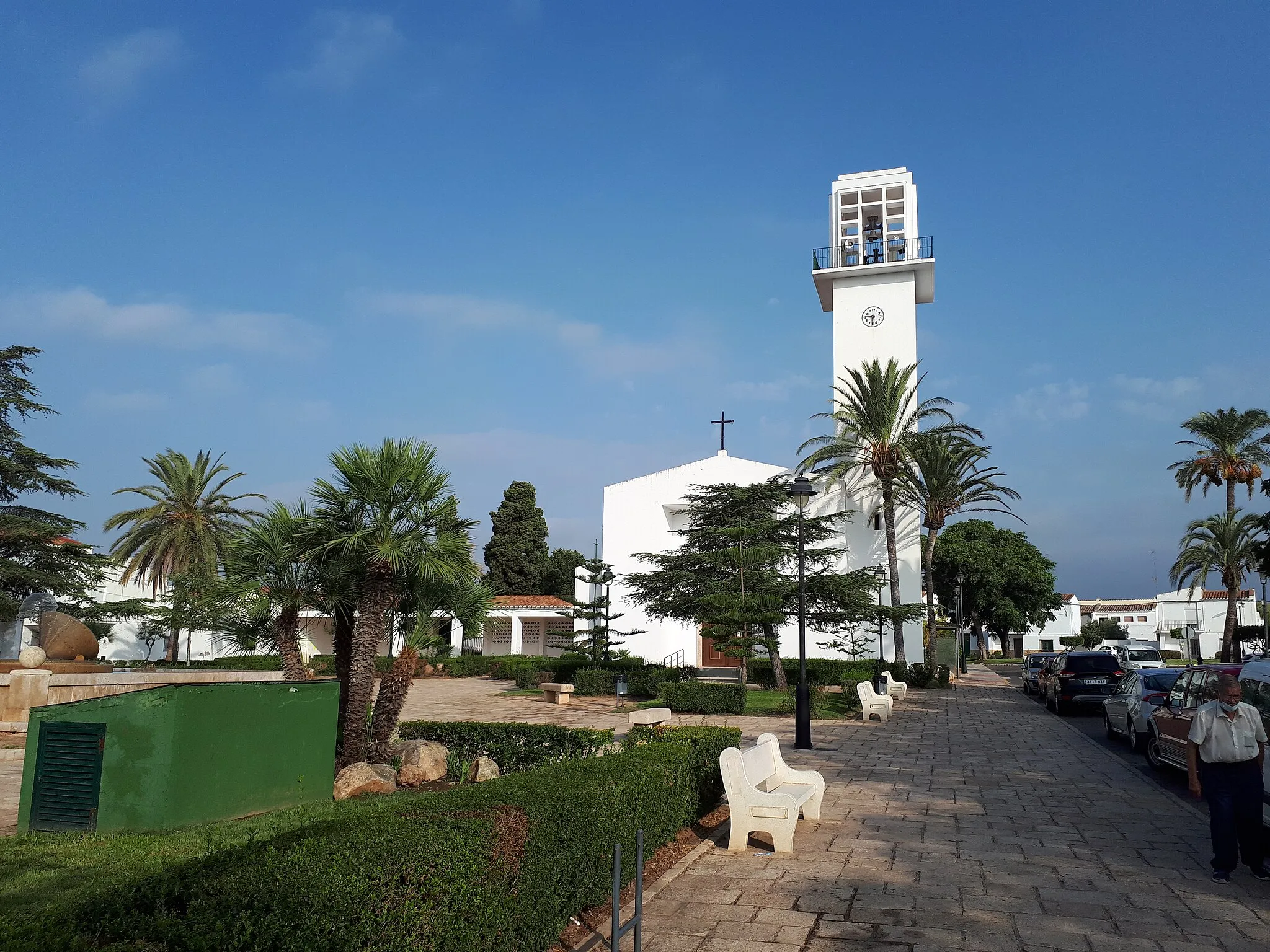 Photo showing: Iglesia parroquial del Cristo de las Mercedes de Marines. Construida entre 1965 y 1967 con motivo de la reubicación completa de la población tras el desastre de 1957 que asoló el pueblo antiguo.