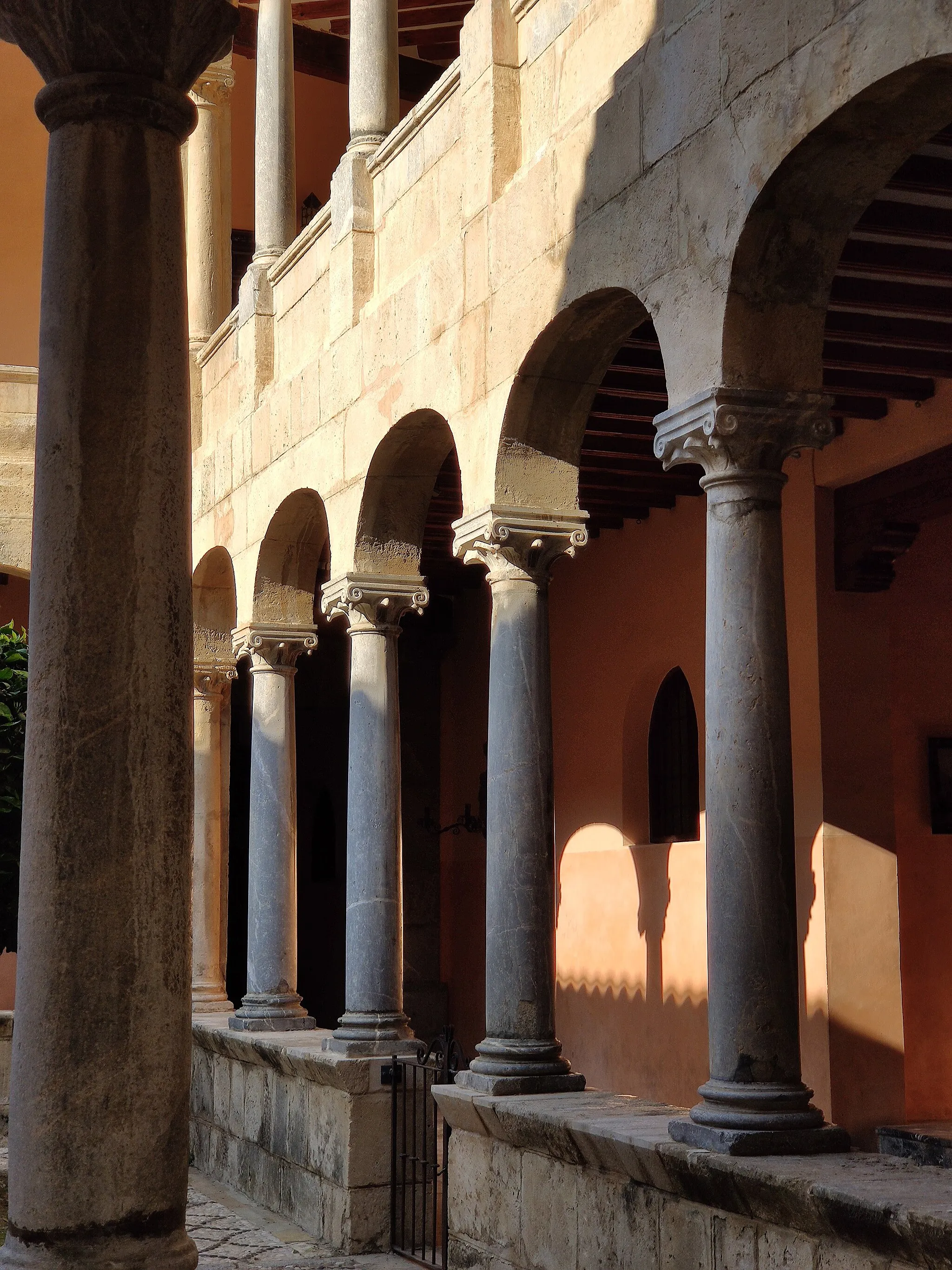 Photo showing: Claustro catedral de Orihuela