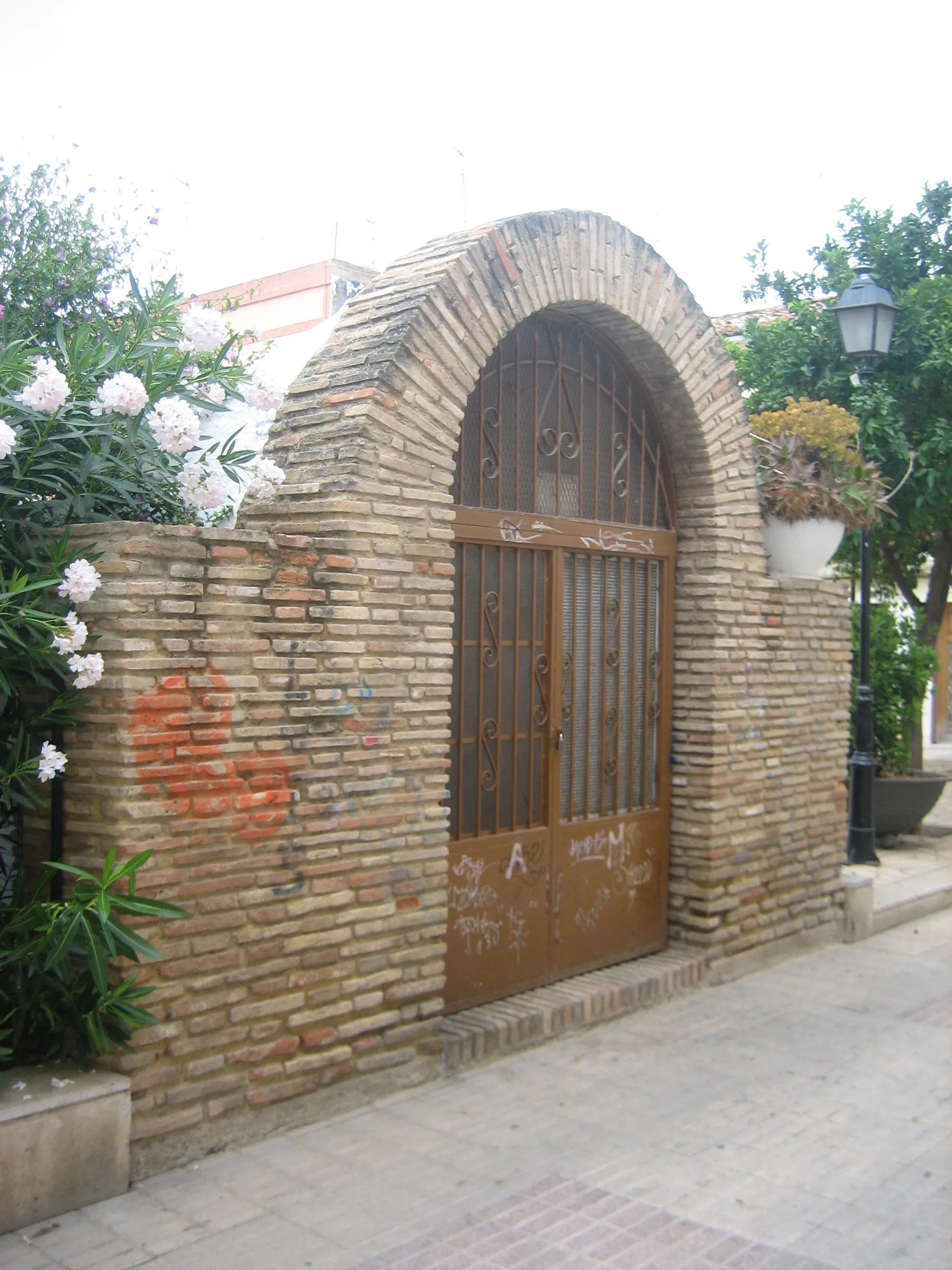 Photo showing: Porta de l'entrada de la cisterna àrab de Quart de Poblet, a la província de València