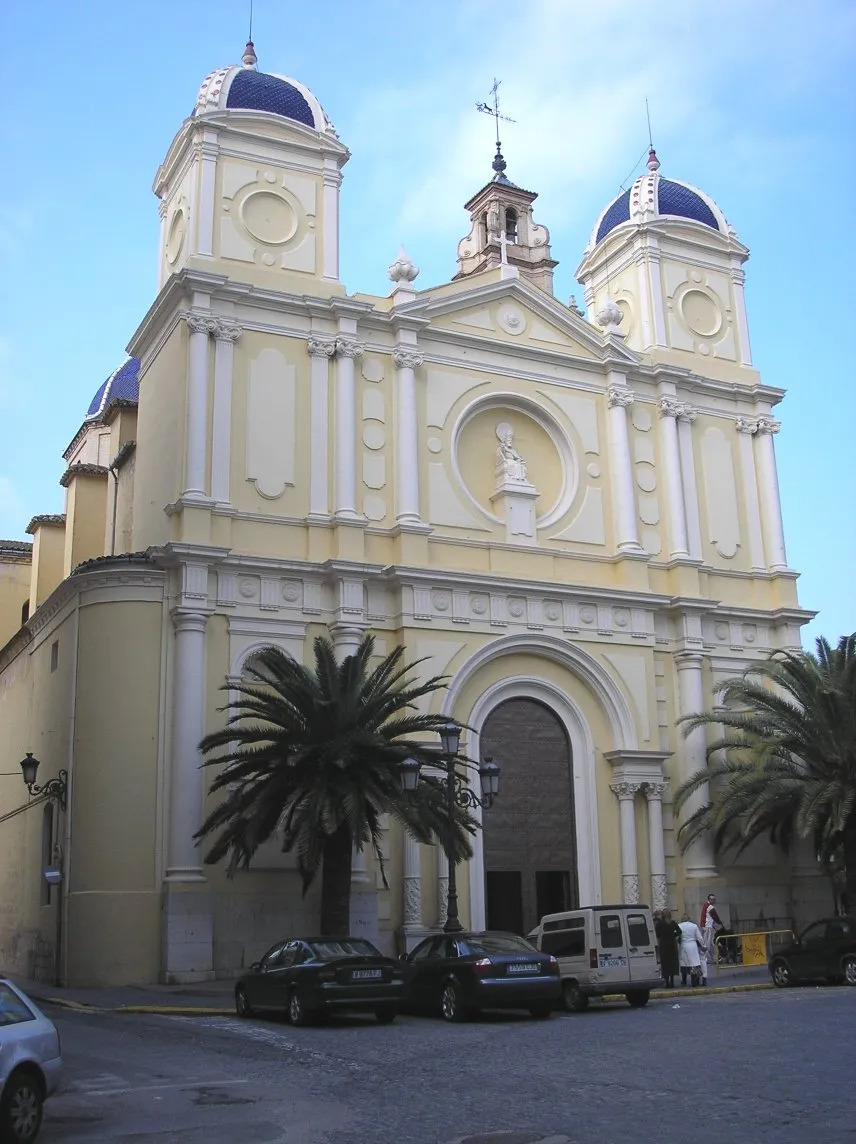 Photo showing: Sueca és un municipi valencià a la comarca de la Ribera Baixa. Esglèssia de Sant Pere.