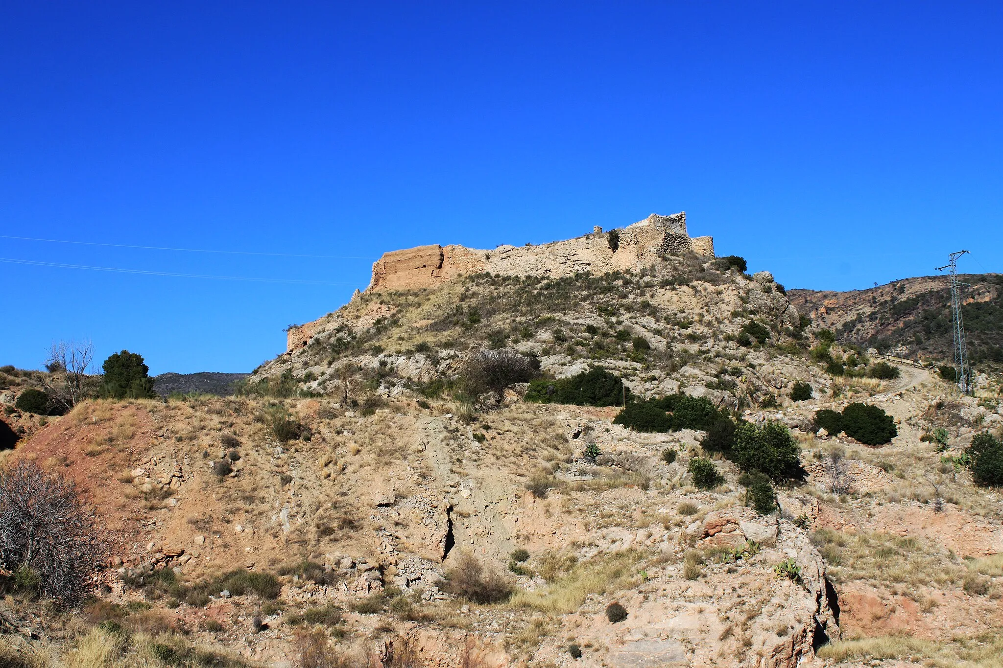 Photo showing: Castillo de Domeño y antiguo emplazamiento de la villa, provincia de Valencia, Comunidad valenciana, España.