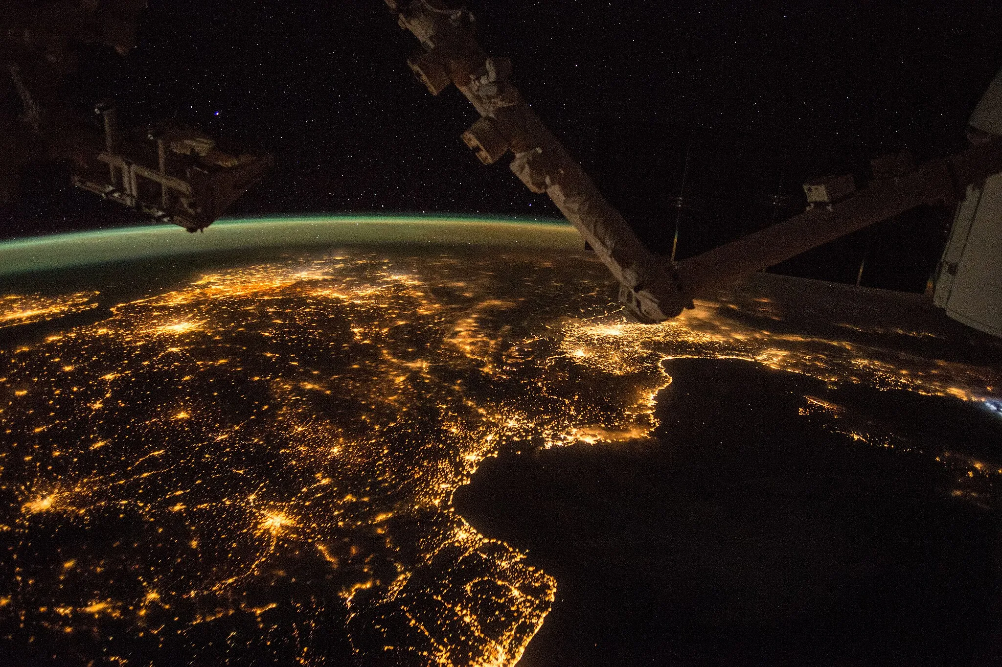 Photo showing: View of Earth taken during ISS Expedition 42.