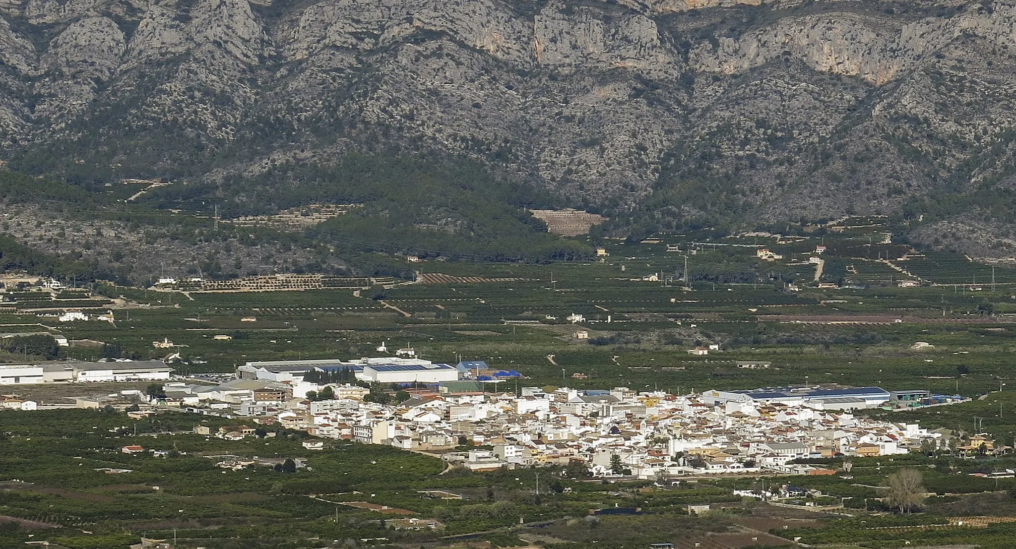 Photo showing: Serra de les Agulles i Benifairó de la Valldigna.