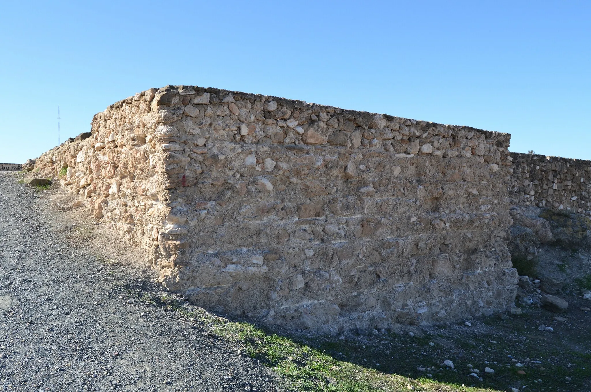 Photo showing: Castell de Guardamar del Segura, mur cap a la part alta.