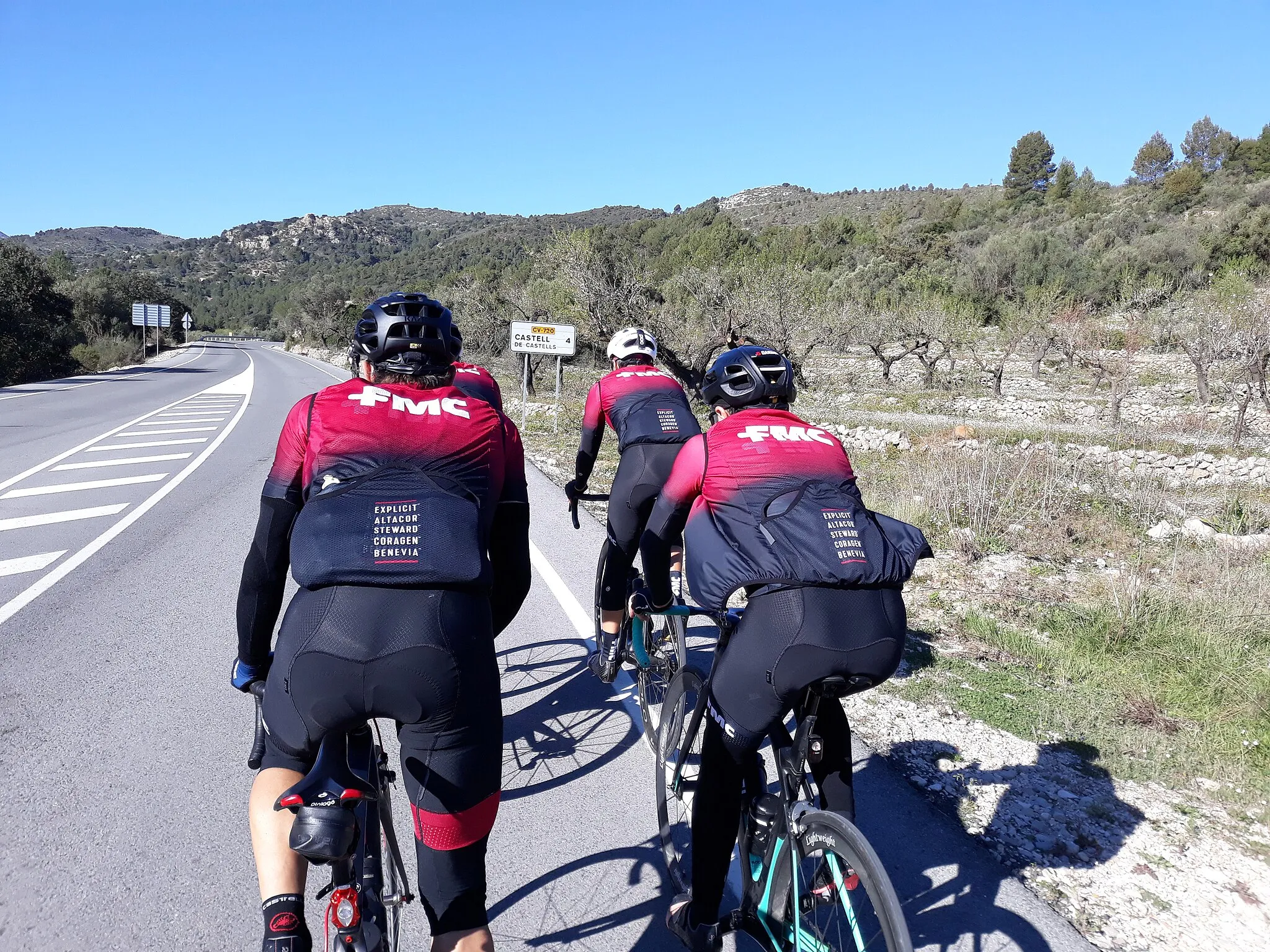 Photo showing: 2020-02-22 Ciclistes camí de Castell de Castells