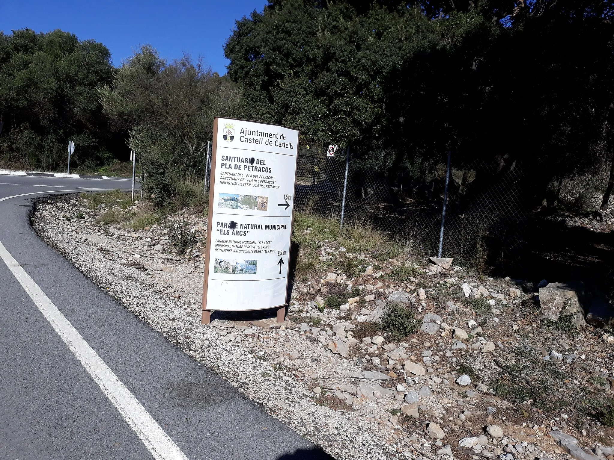 Photo showing: 2020-02-22 Ciclistes camí de Castell de Castells