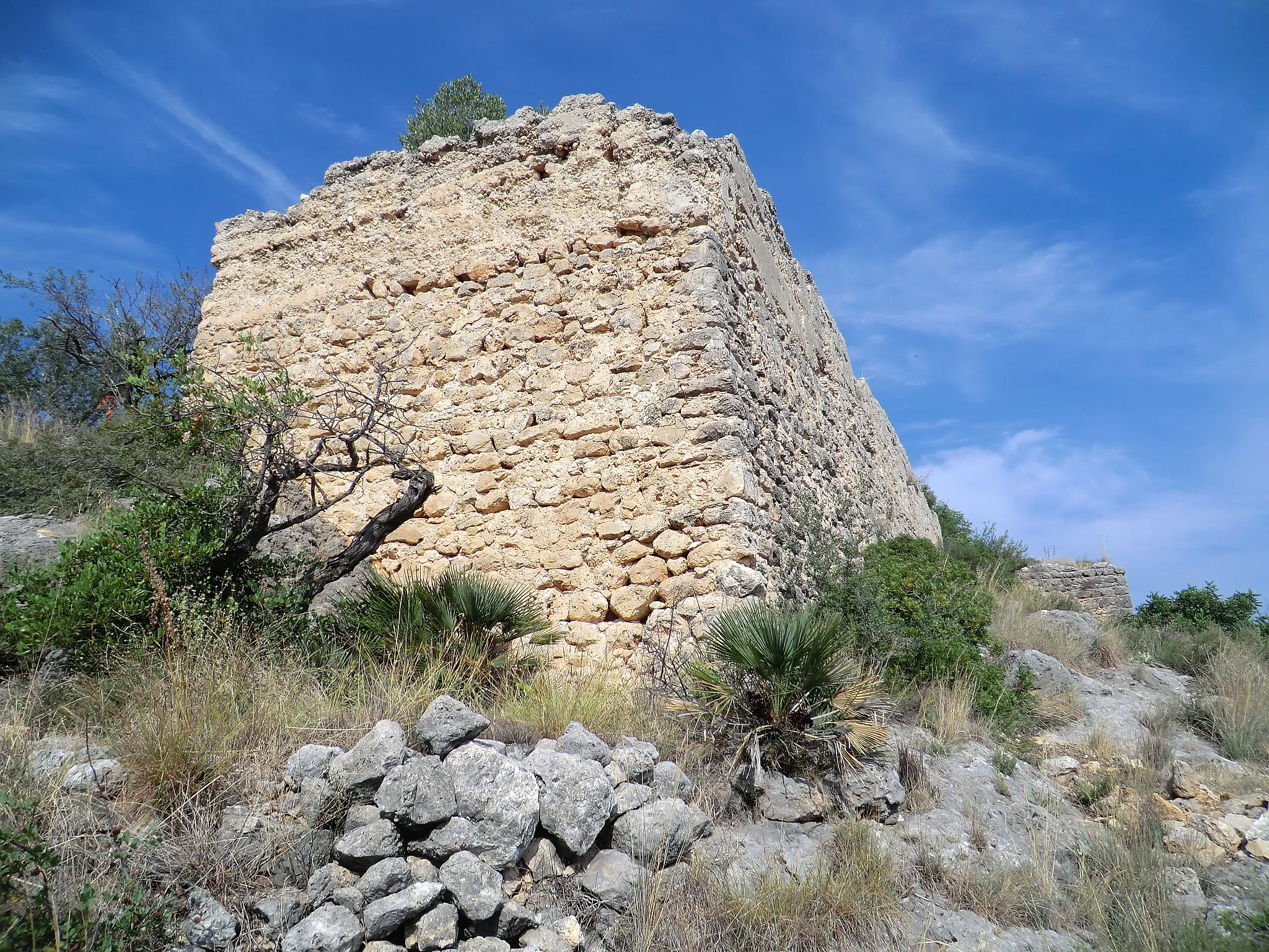 Photo showing: Torre islàmica sudest del Castell de Castellar a Oliva (València)