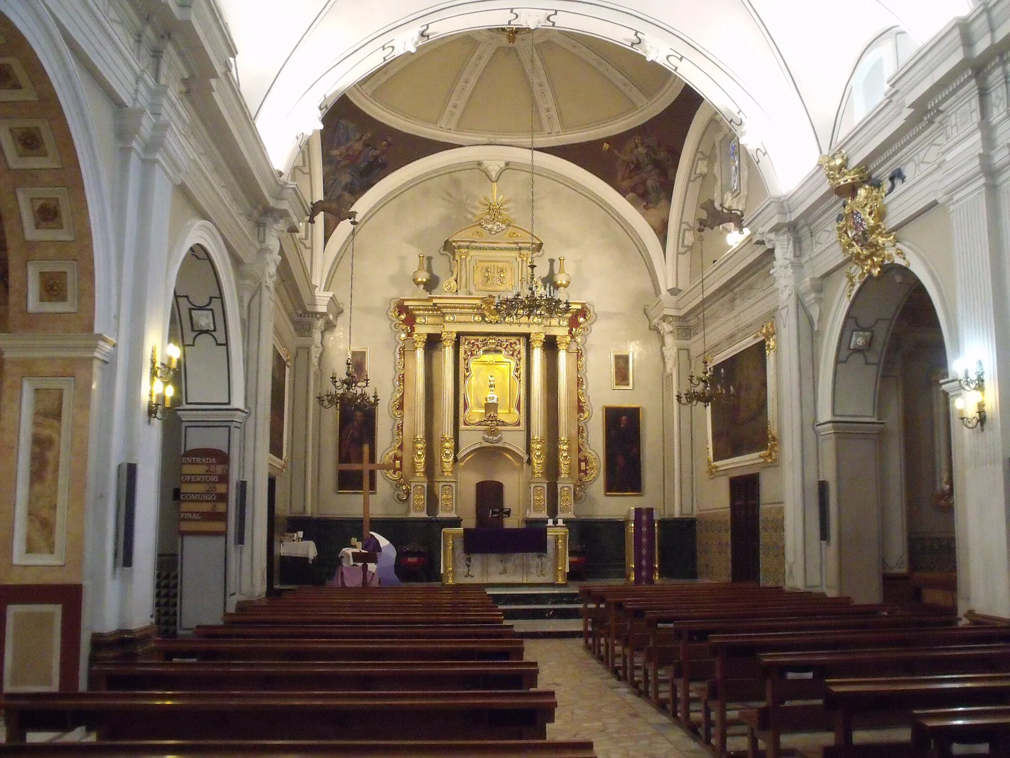 Photo showing: Nau central de l'Església Parroquial de la Mare de Déu de l'Olivar d'Alaquàs.