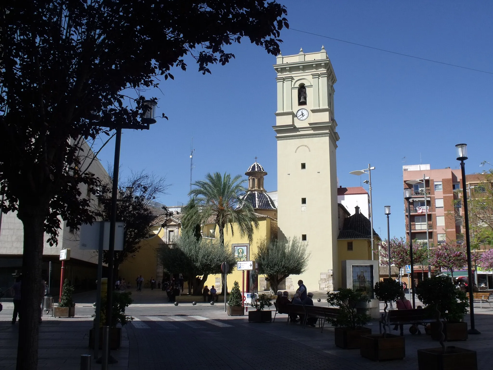 Photo showing: Campanari de l'Església Parroquial de la Mare de Déu de l'Olivar d'Alaquàs.