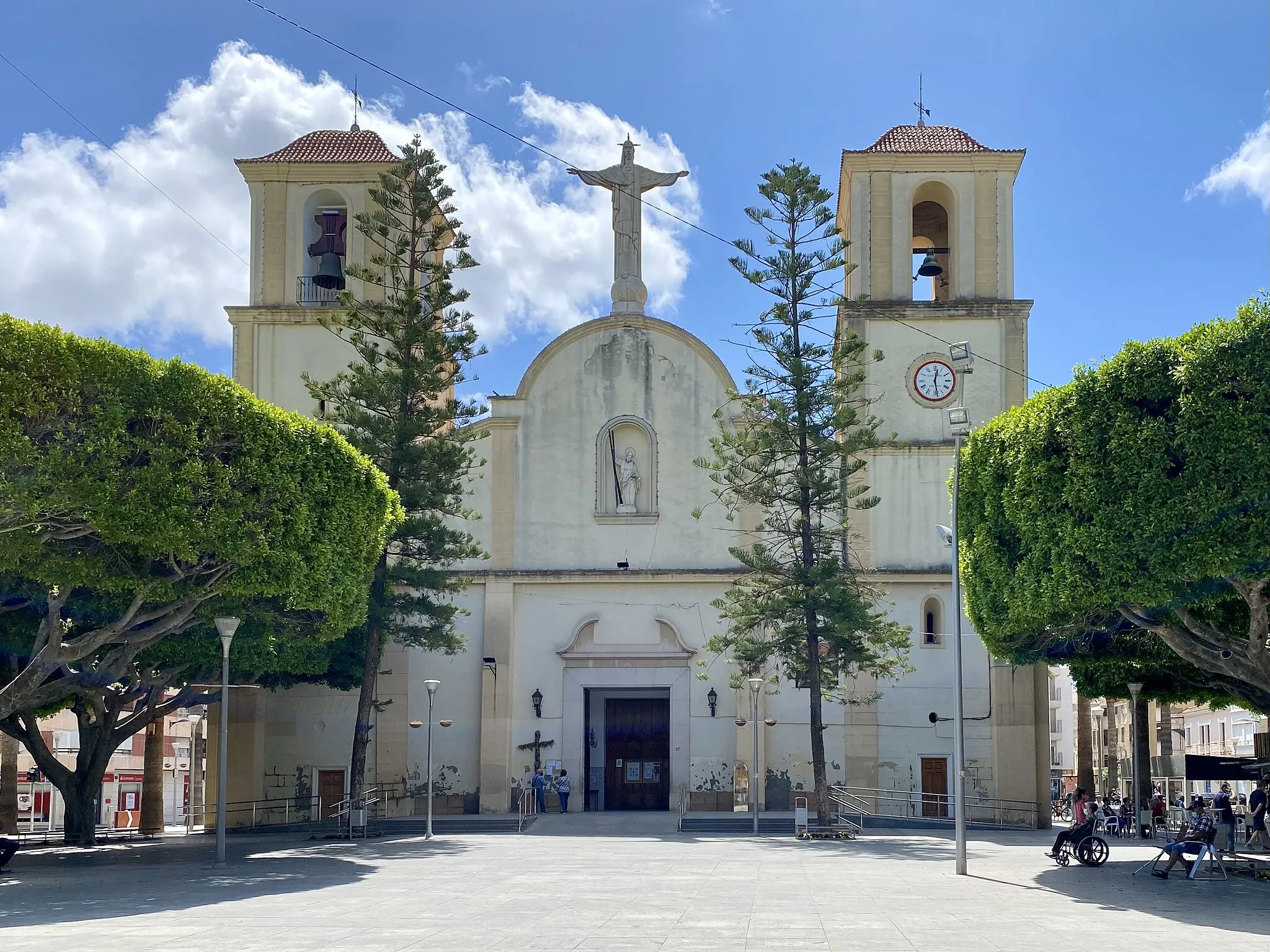 Photo showing: Main façade of the Saint Andrew's Church in Almoradí