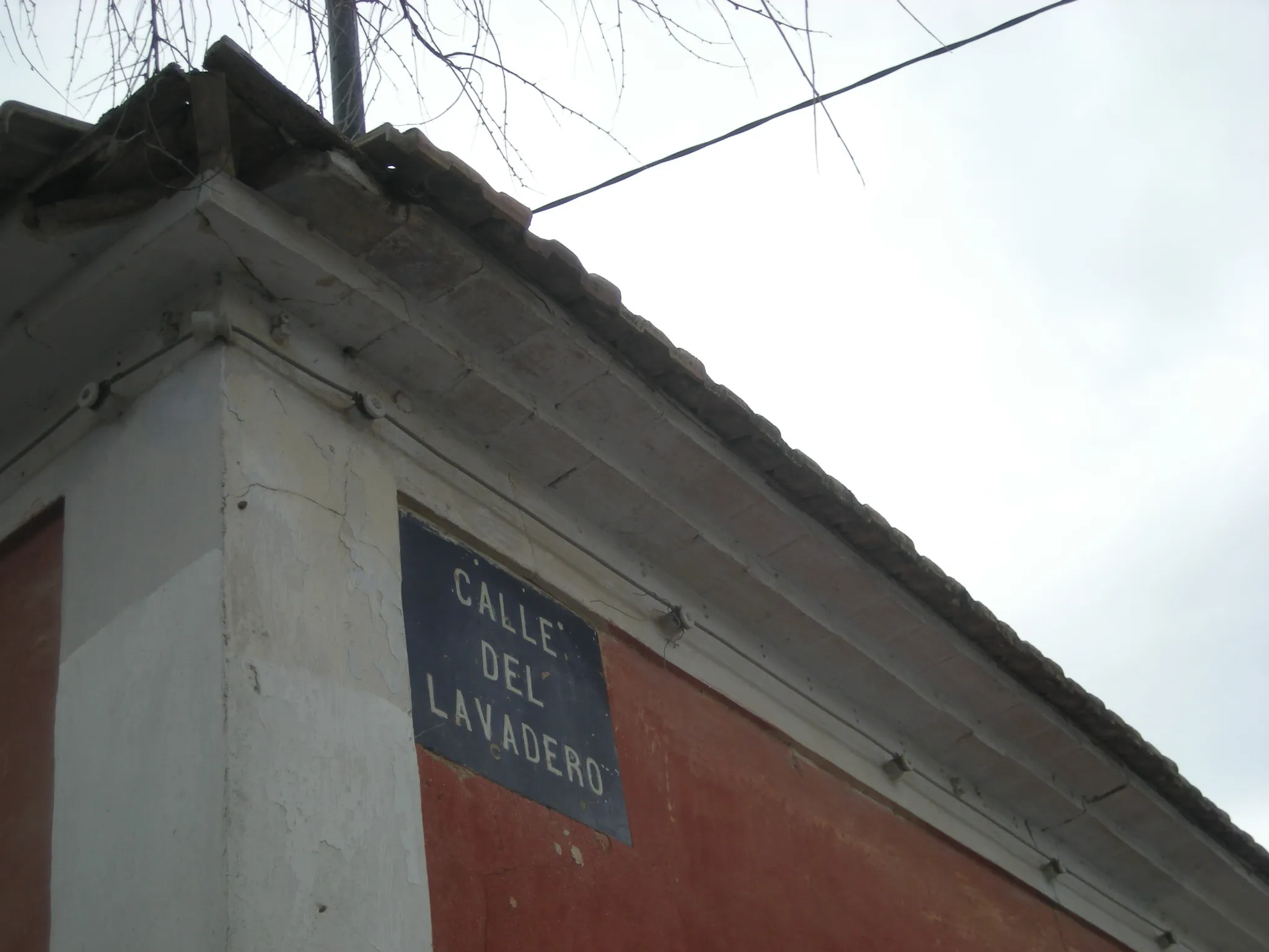 Photo showing: Cartel con la inscripción "Calle del Lavadero" en la Colonia de Santa Eulalia, pedanía de Villena y Sax