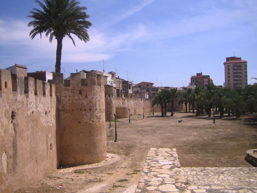 Photo showing: Muralla de Alzira (España).