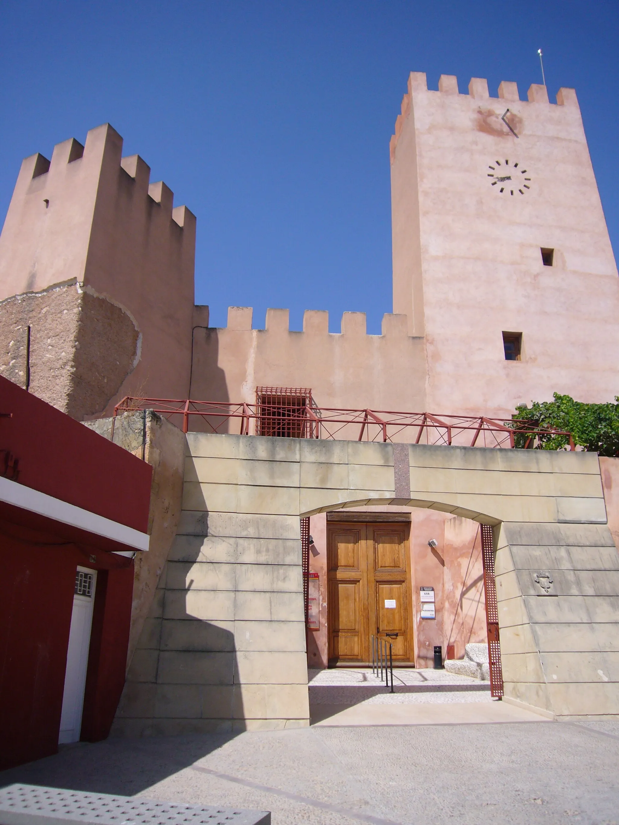 Photo showing: Main wall Bétera Castle in 2023. Bétera (Valencia province).