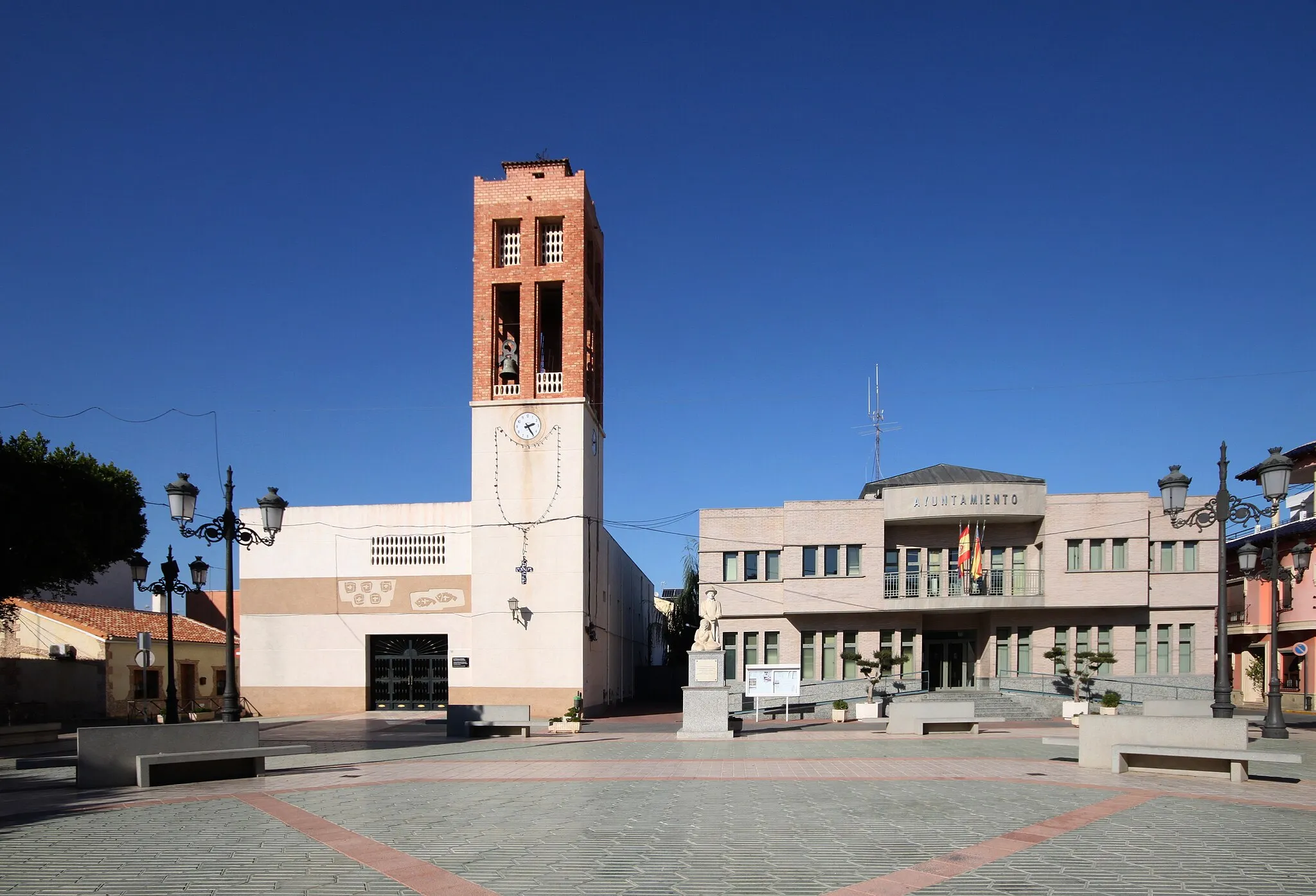 Photo showing: Formentera del Segura - Ayuntamiento e Iglesia