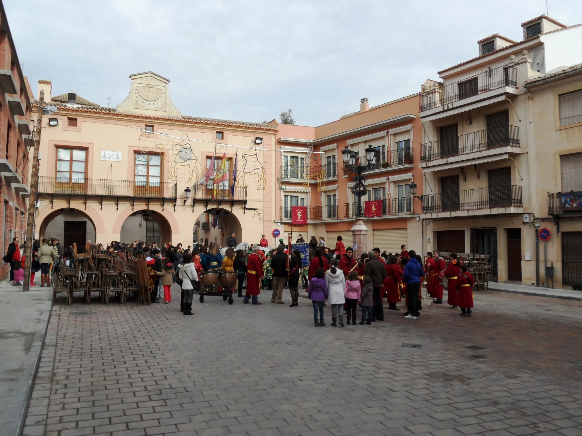 Photo showing: Plaza de la Iglesia la víspera de Reyes.