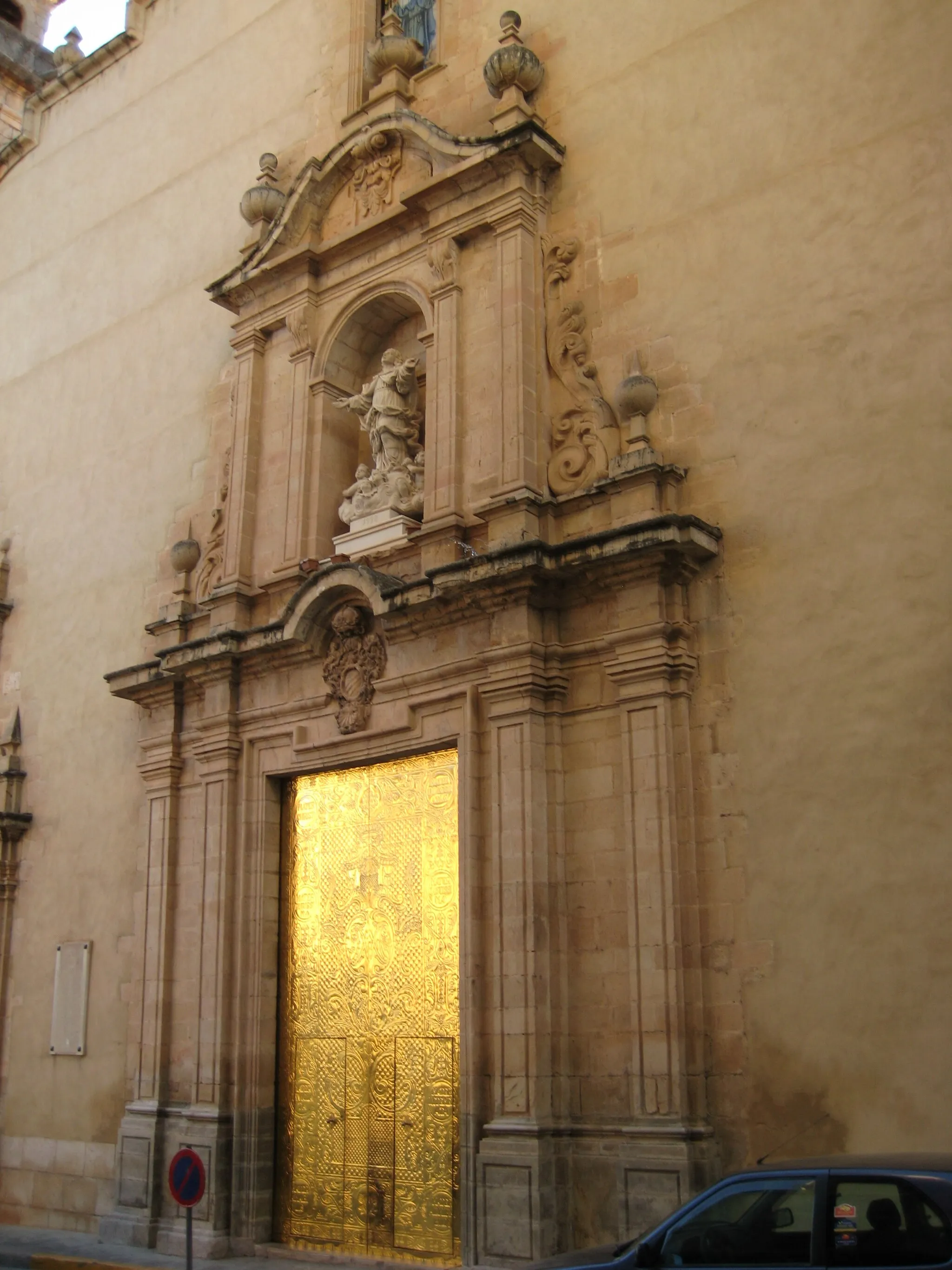 Photo showing: Portada central de l'església de l'Assumpció de Llucena (L'Alcalatén)