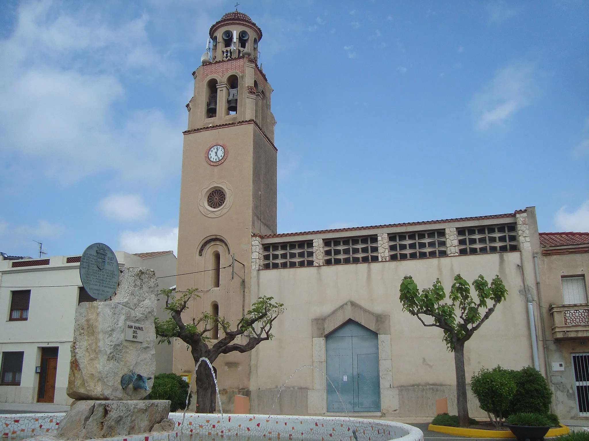Photo showing: Església parroquial de Sant Rafel (Sant Rafel del Riu)