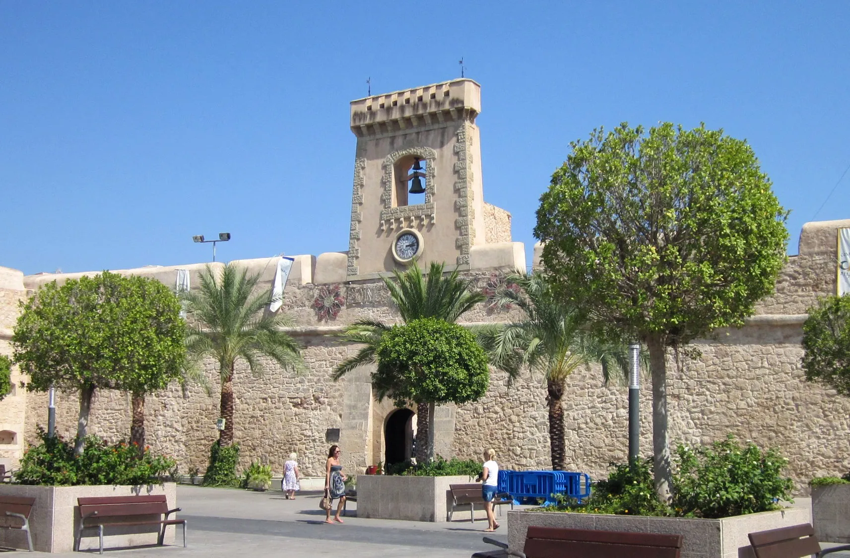 Photo showing: Porta est del castell de Santa Pola.