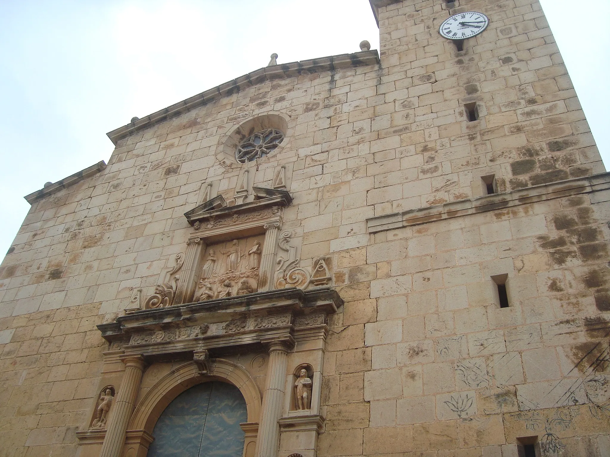 Photo showing: Fachada de la iglesia parroquial de Les Useres