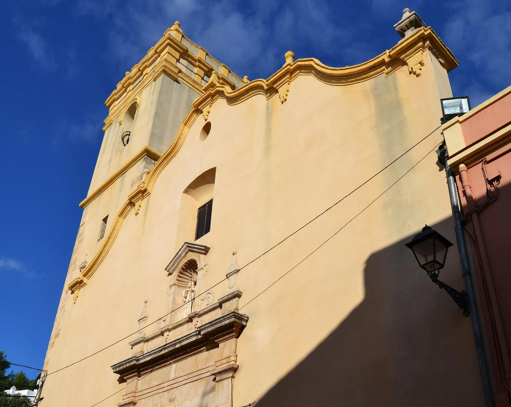 Photo showing: Façana de l'església de sant Francesc de Paula del Ràfol d'Almúnia.