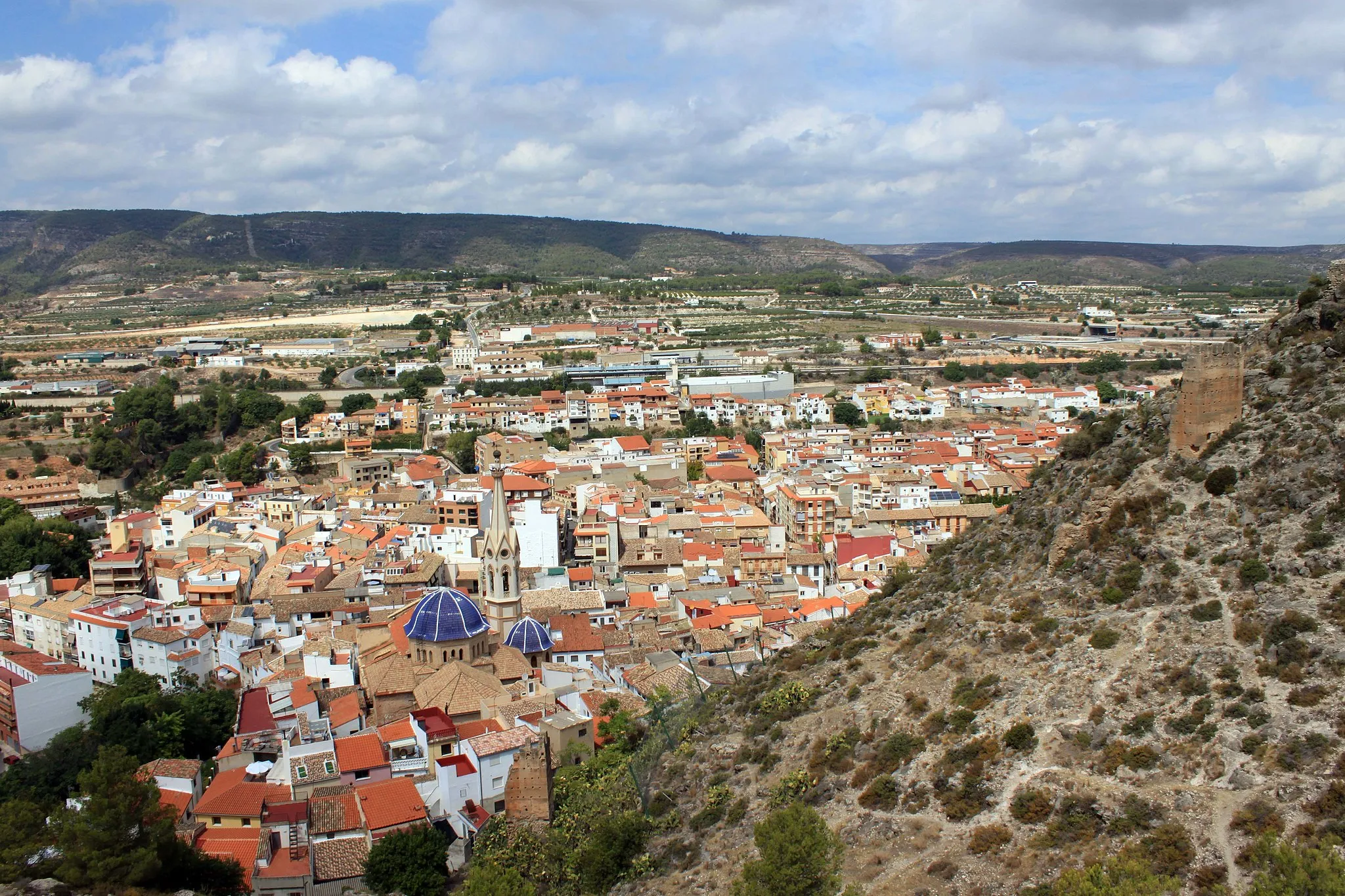 Photo showing: View of the town of Moixent from the castle hill, province of Valencia, Valencian Community, Spain.