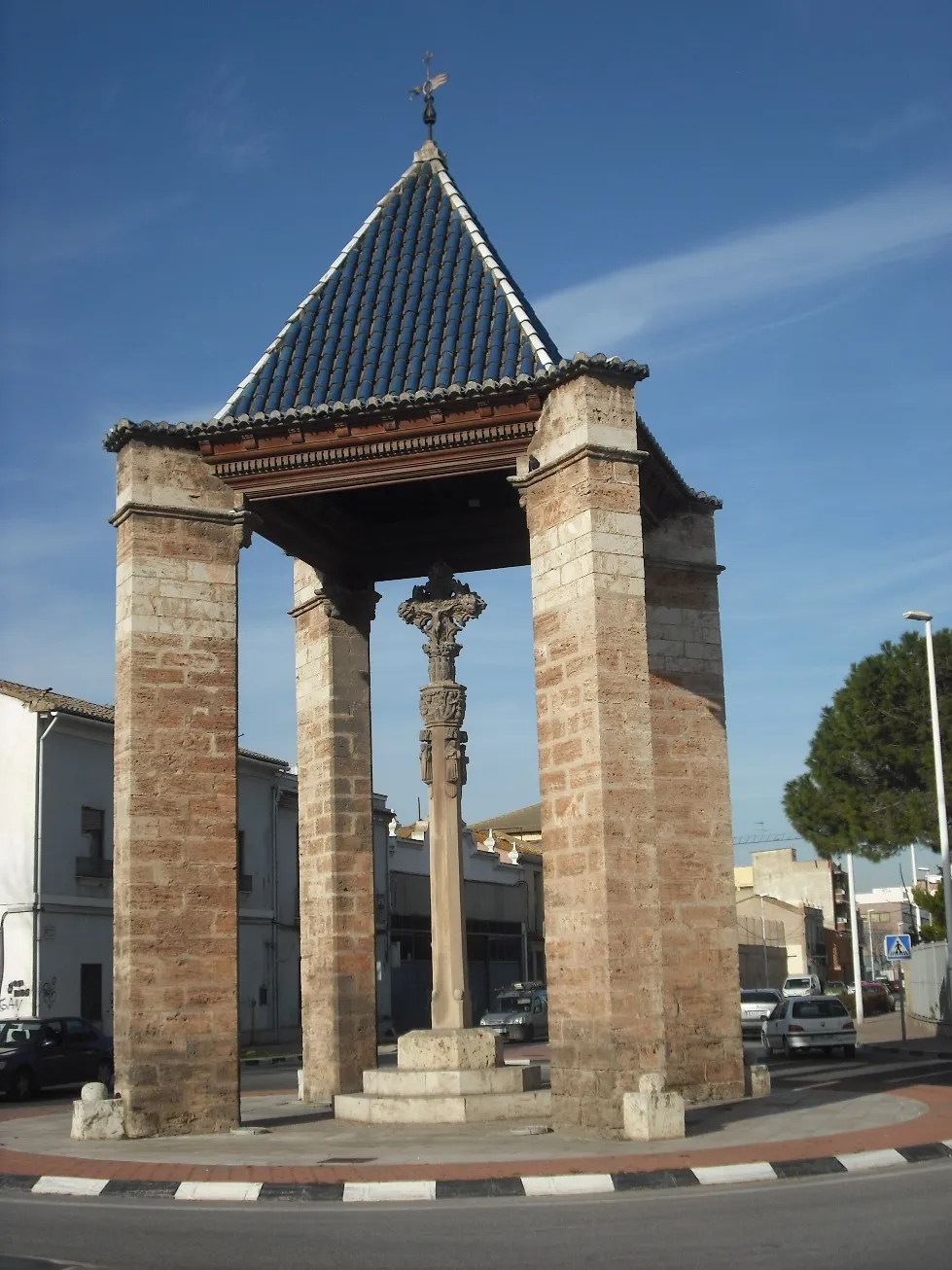 Photo showing: Creu coberta (cruz cubierta) de Almácera