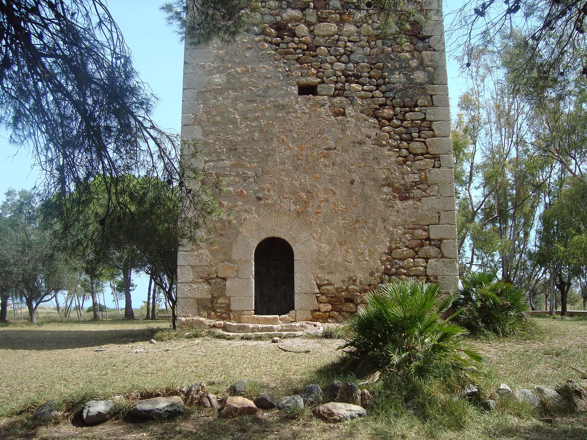 Photo showing: Torre de Torrelasal, antigua torre vigia de la costa litoral del Reino de Valencia.