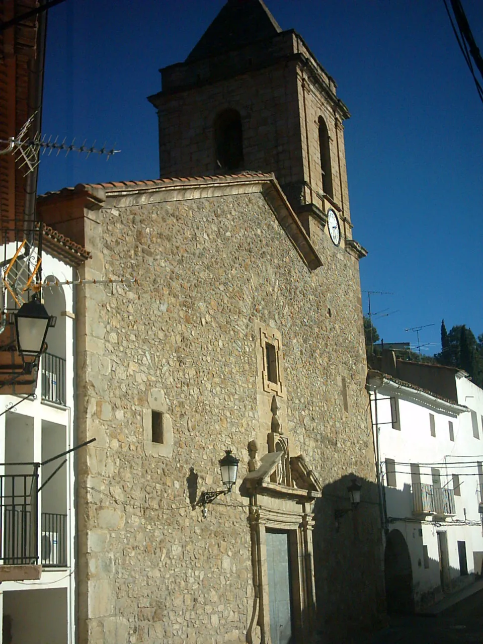 Photo showing: Fachada de la iglesia del Castillo de Villamalefa