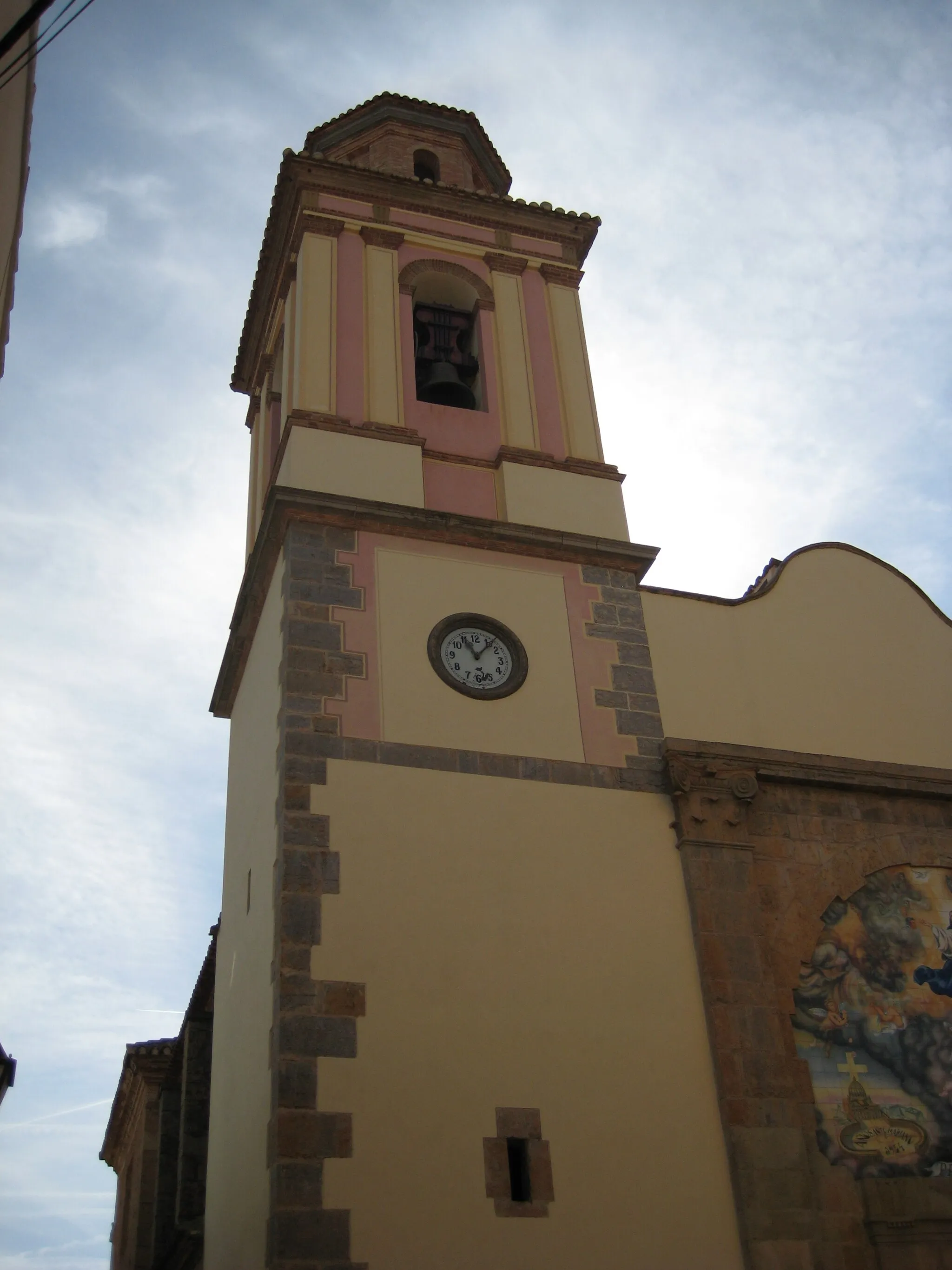 Photo showing: Torre campanar de l'església de l'Assumpció de Suera (Plana Baixa)