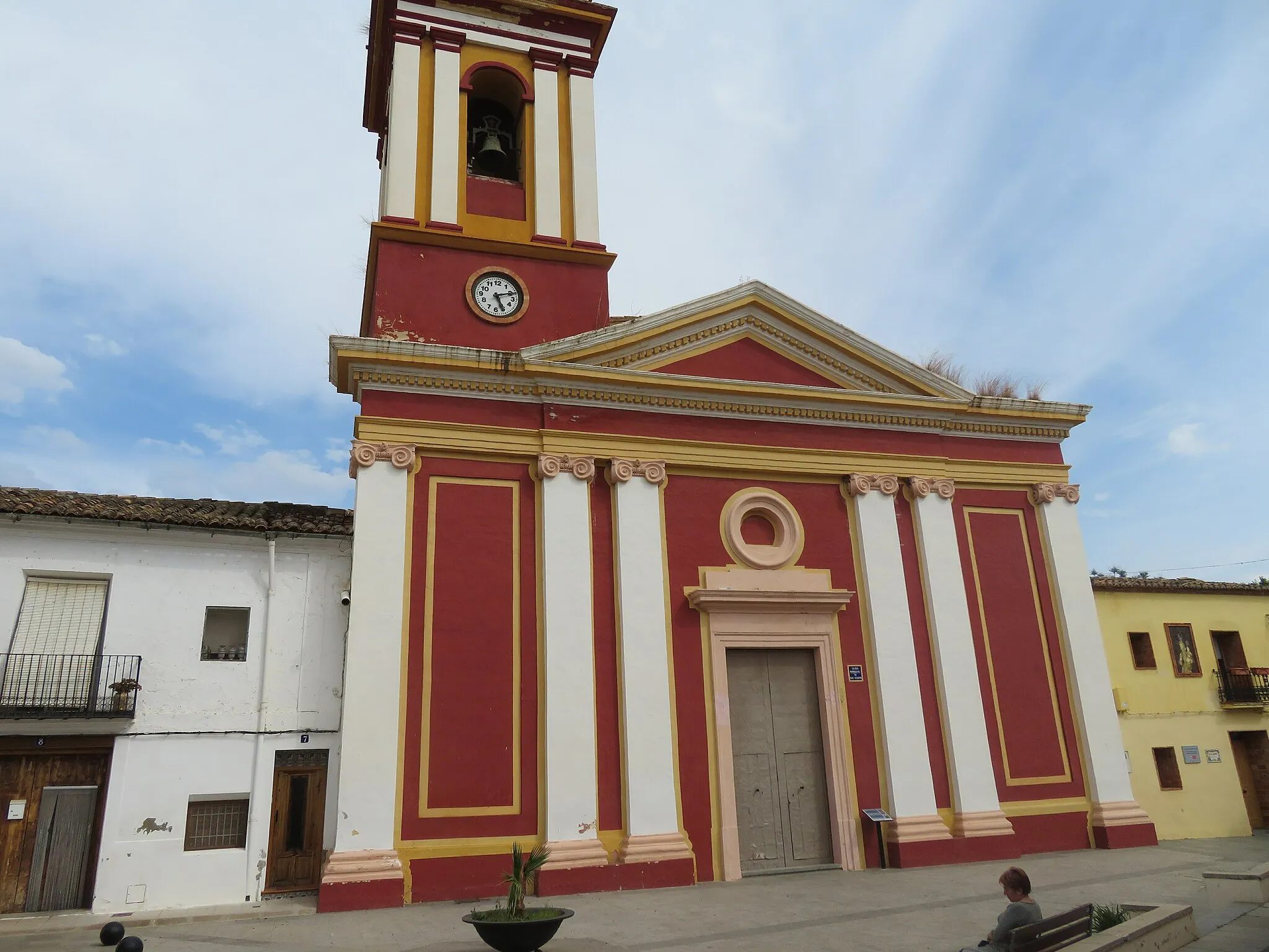 Photo showing: La iglesia parroquial de San Agustín es un templo católico situado en la plaza de la Iglesia, en el municipio de Alfara de la Baronía (46594), provincia de Valencia. Es un Bien de Relevancia Local con número de identificación 46.12.024-001.