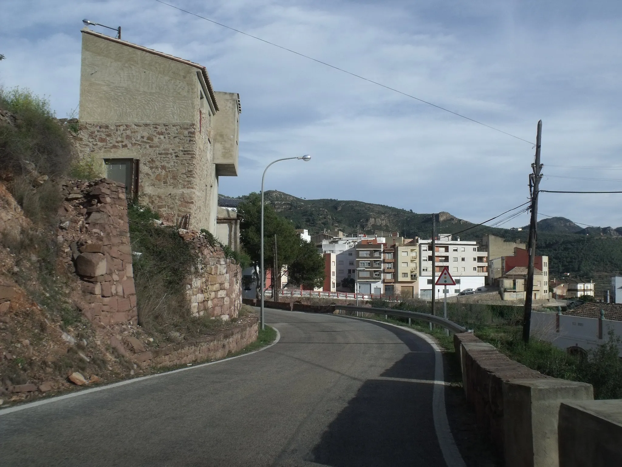 Photo showing: Vista del pueblo desde el semáforo de la entrada