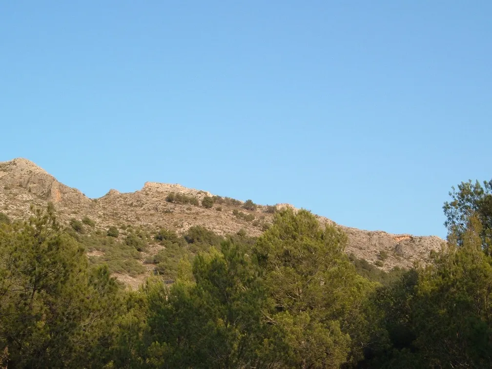 Photo showing: Castillo de Salvatierra, en lo alto de la Sierra de la Villa, desde Villa Ángeles.